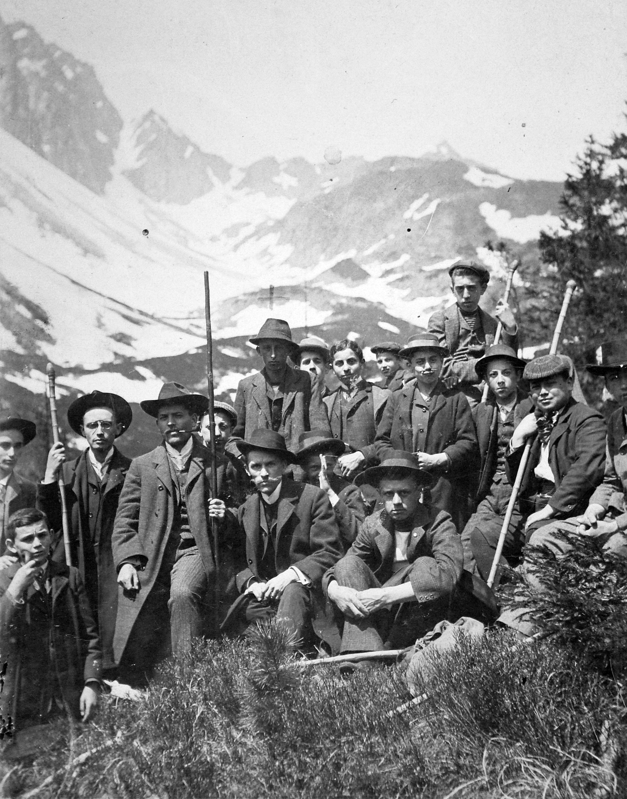 1905, Szepessy Tibor, tableau, men, hillside, Fortepan #23131