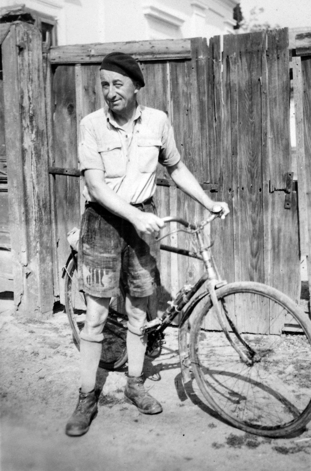 1950, Szepessy Tibor, portrait, bicycle, gate, man, Fortepan #23138