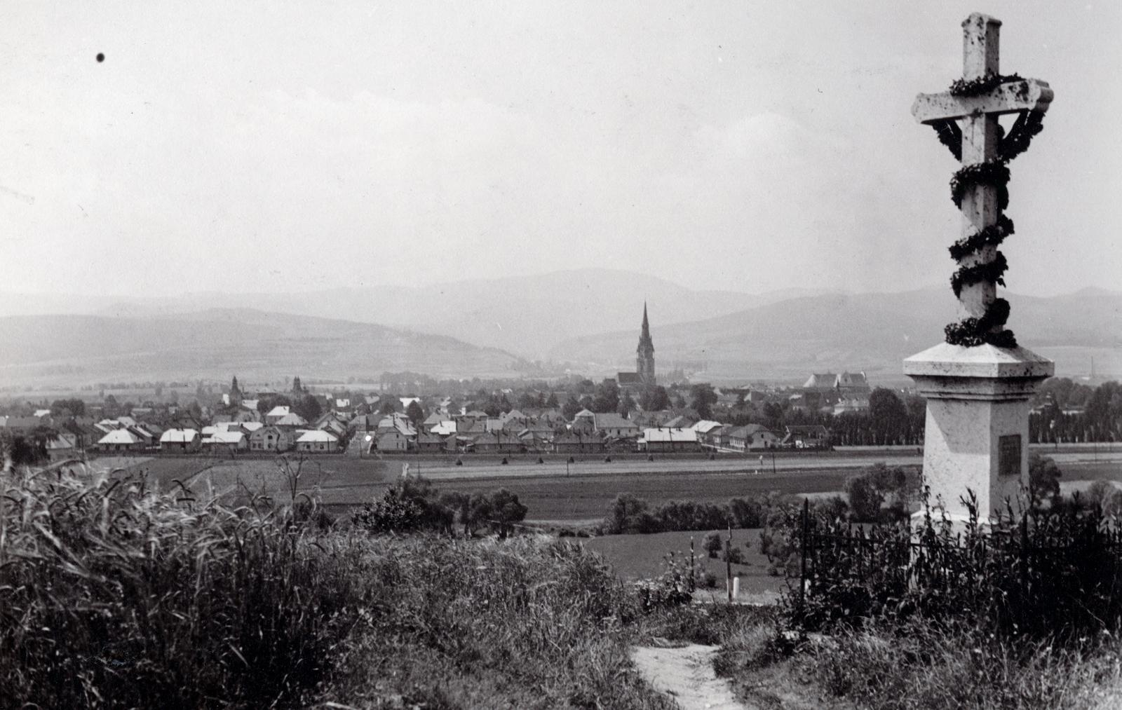 Slovakia, Spišská Nová Ves, a város látképe, középen a Szűz Mária mennybevétele templom (Kostol Nanebovzatia Panny Márie)., 1933, Bor Dezső, picture, cross, Fortepan #231385