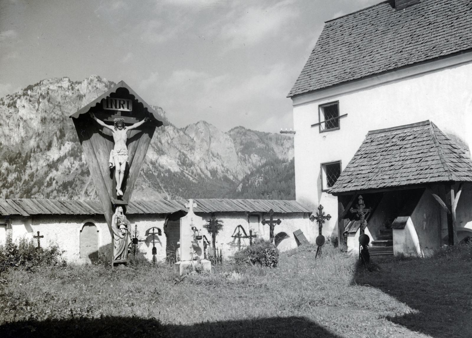 Ausztria, Tragöß-Saint Katharein, Tragöß (ekkor önálló, ma a város része), temető az Antoniuskapelle mellett., 1933, Bor Dezső, fejfa, kereszt_jelkép, Fortepan #231412