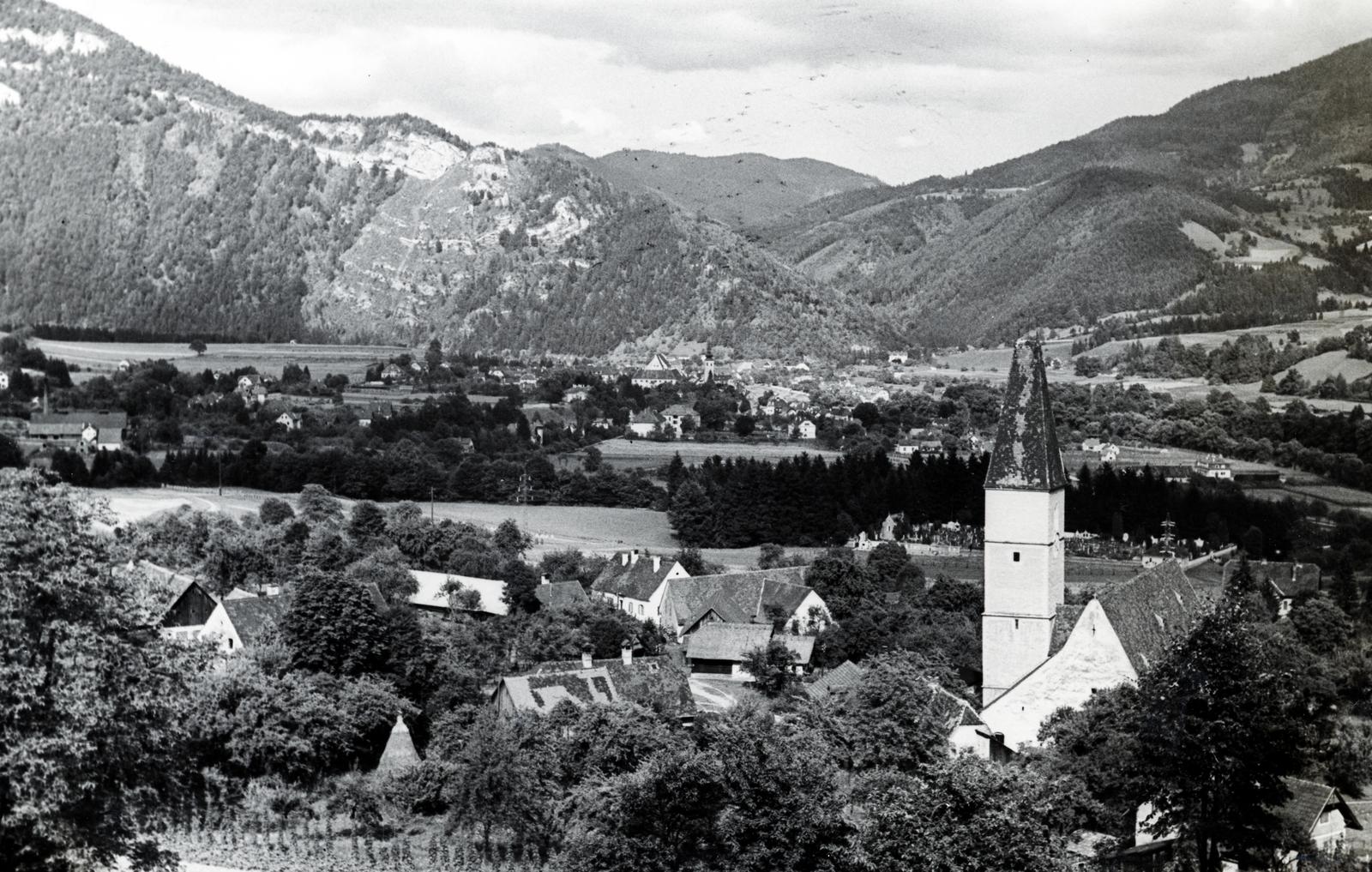 Austria, előtérben jobbra a Georgskirche., 1931, Bor Dezső, picture, mountain, valley, Fortepan #231422