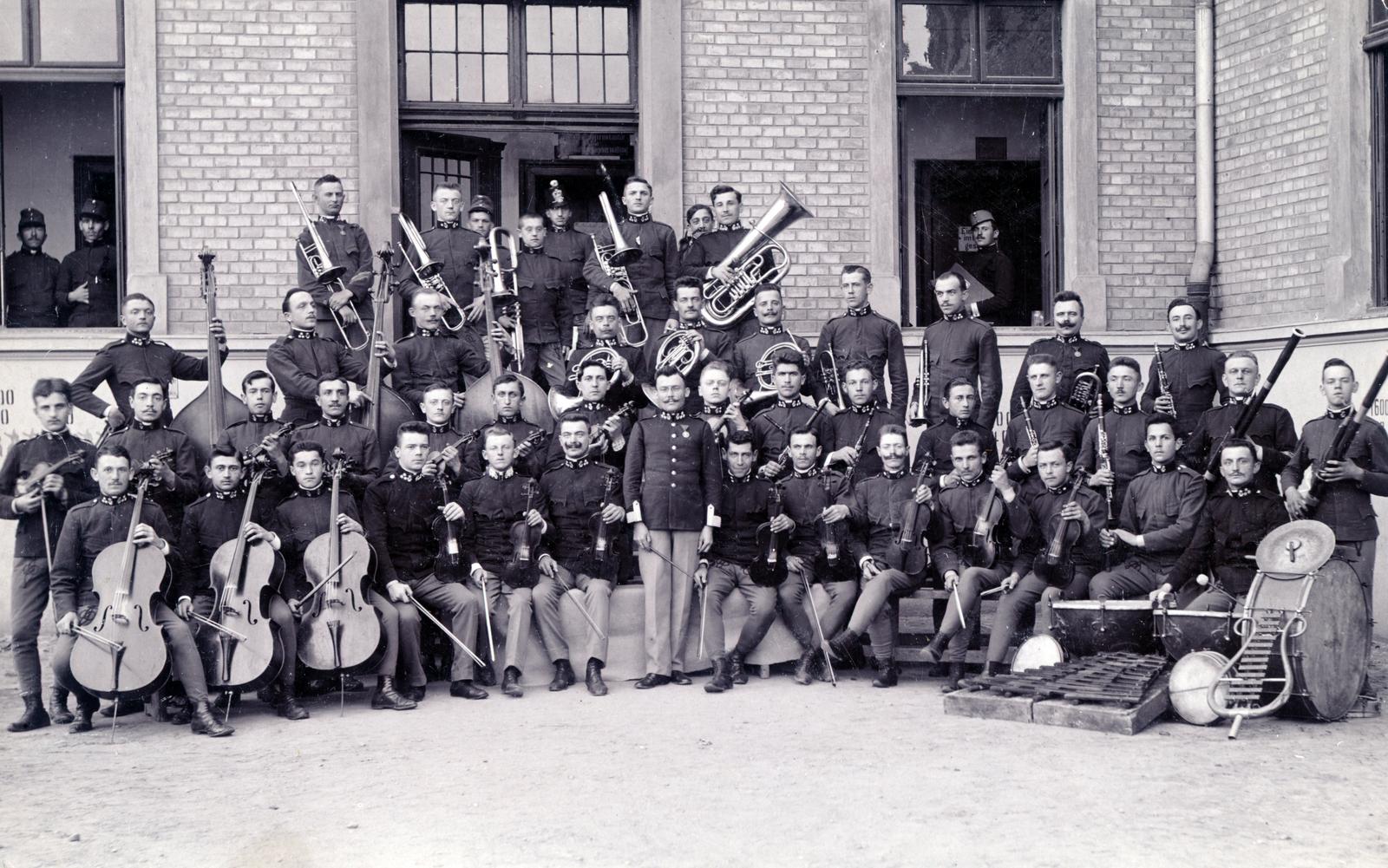 1907, Bor Dezső, uniform, drum, cymbal, trumpet, bassoon, band, trumpet, conductor, military, military band, moustache, violin, wind band, medal, peeking, drum major, cello, double bass, musical instrument, xylophone, Fortepan #231458