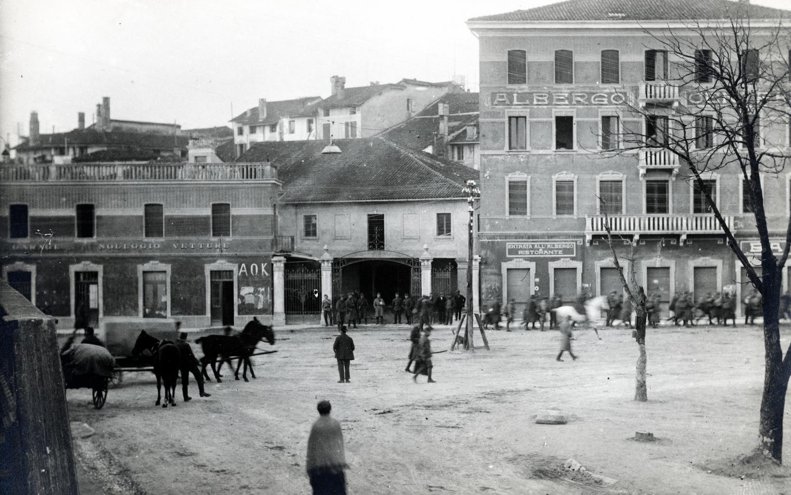 Italy, Piazza XX Settembre., 1918, Bor Dezső, Horse-drawn carriage, Fortepan #231491