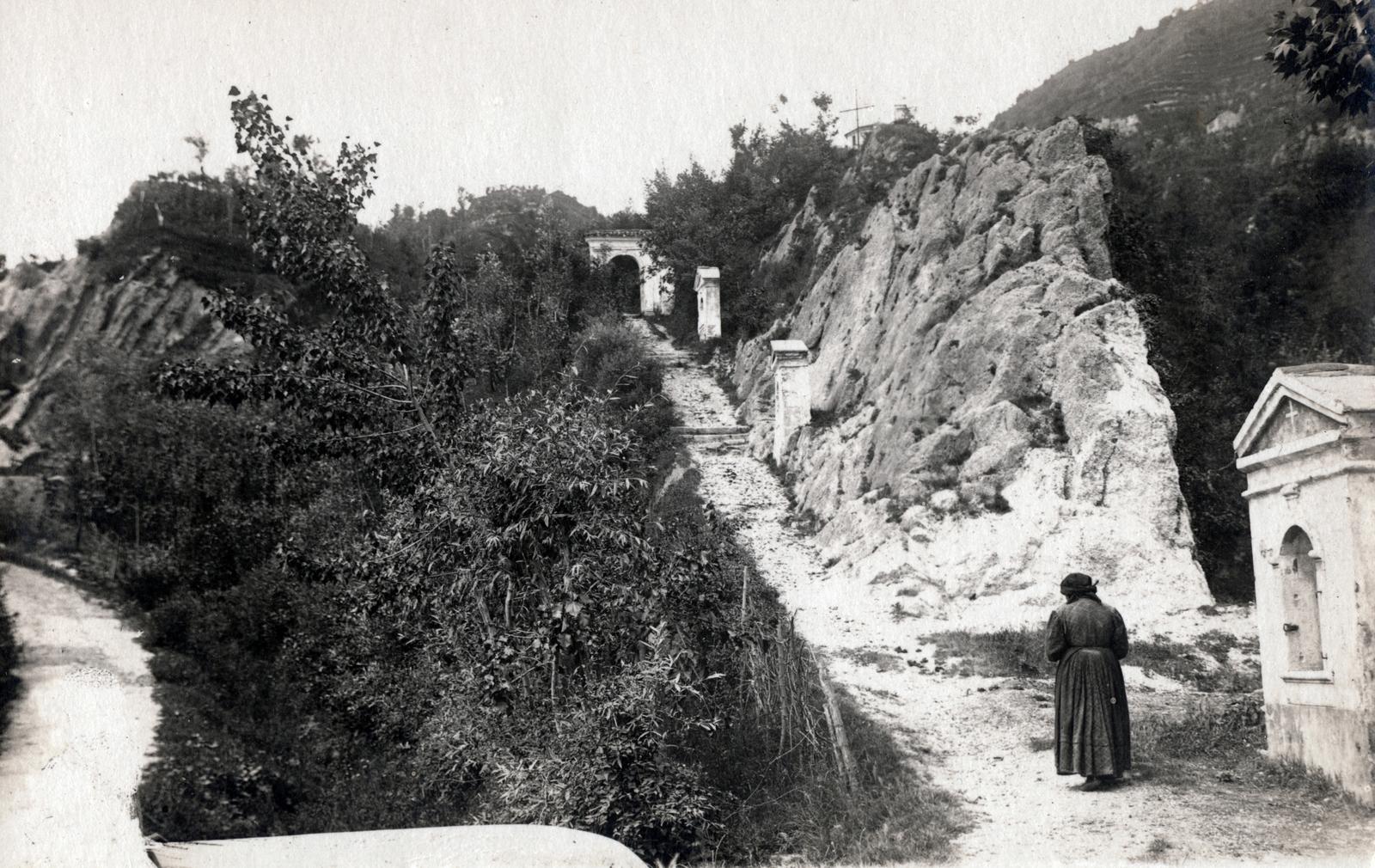 Italy, Vittorio Veneto, a kálvária Soffratta városrész felett, 1918, Bor Dezső, slope, calvary, Fortepan #231494