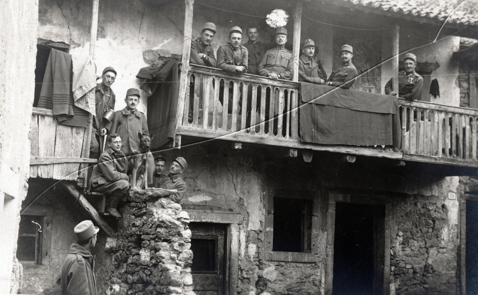 1918, Bor Dezső, Best of, railing, building, balcony, military, First World War, dog, Fortepan #231497