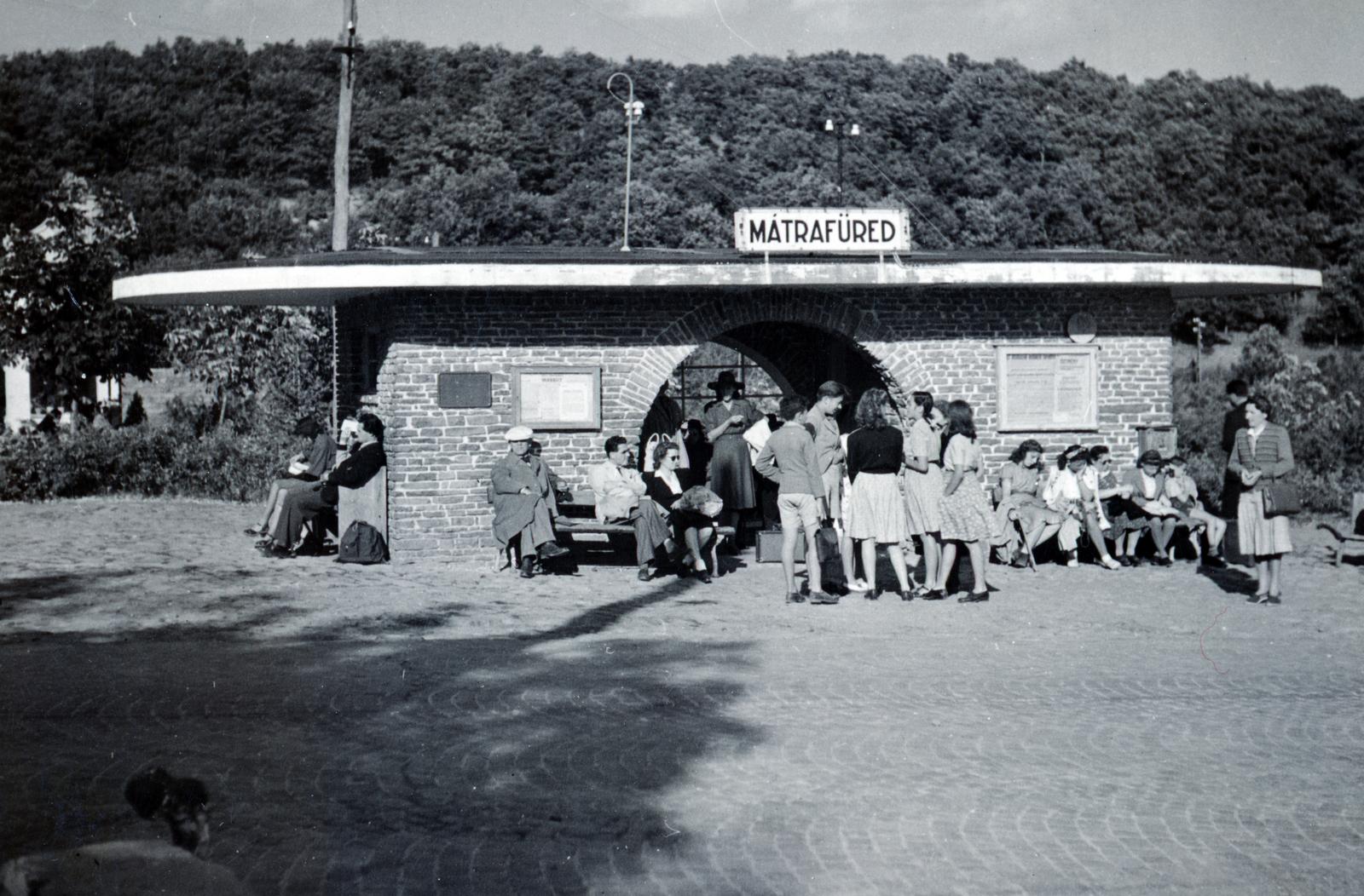 1943, Bor Dezső, bus stop, Fortepan #231535
