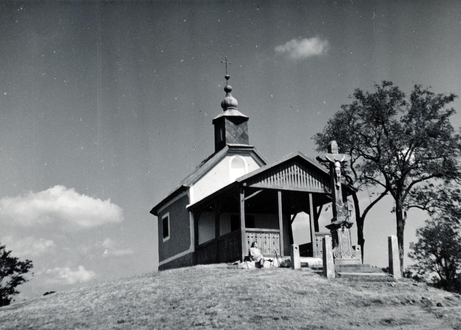 Hungary, Sár-hegy, Szent Anna-kápolna., 1943, Bor Dezső, chapel, Fortepan #231541