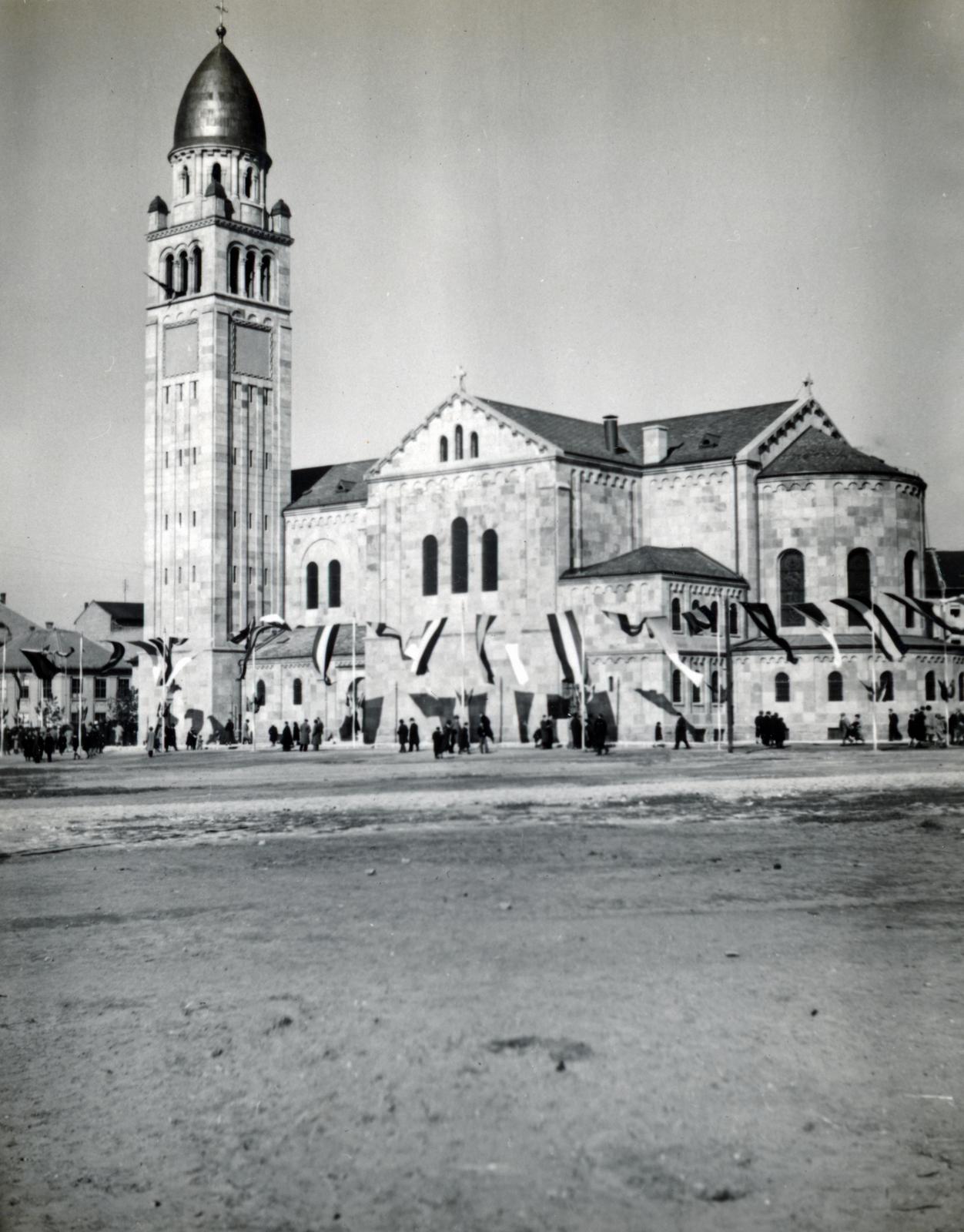 Hungary, Budapest IX., Mester utca, szemben a Haller utcánál a Páli Szent Vince-templom., 1942, Bor Dezső, Budapest, Fortepan #231670