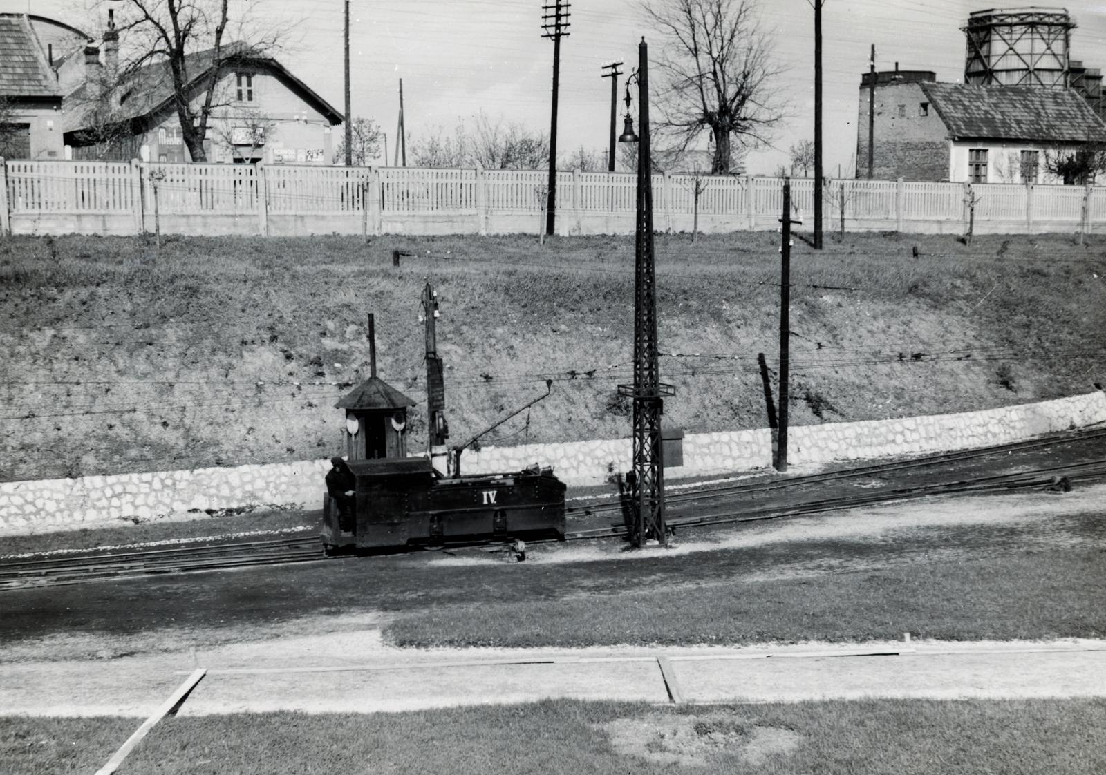 Hungary, Dorog, Ganz bányamozdony a Dorogi (egykor Reimann) altáró előtt., 1935, Bor Dezső, railway, steam locomotive, Fortepan #231696