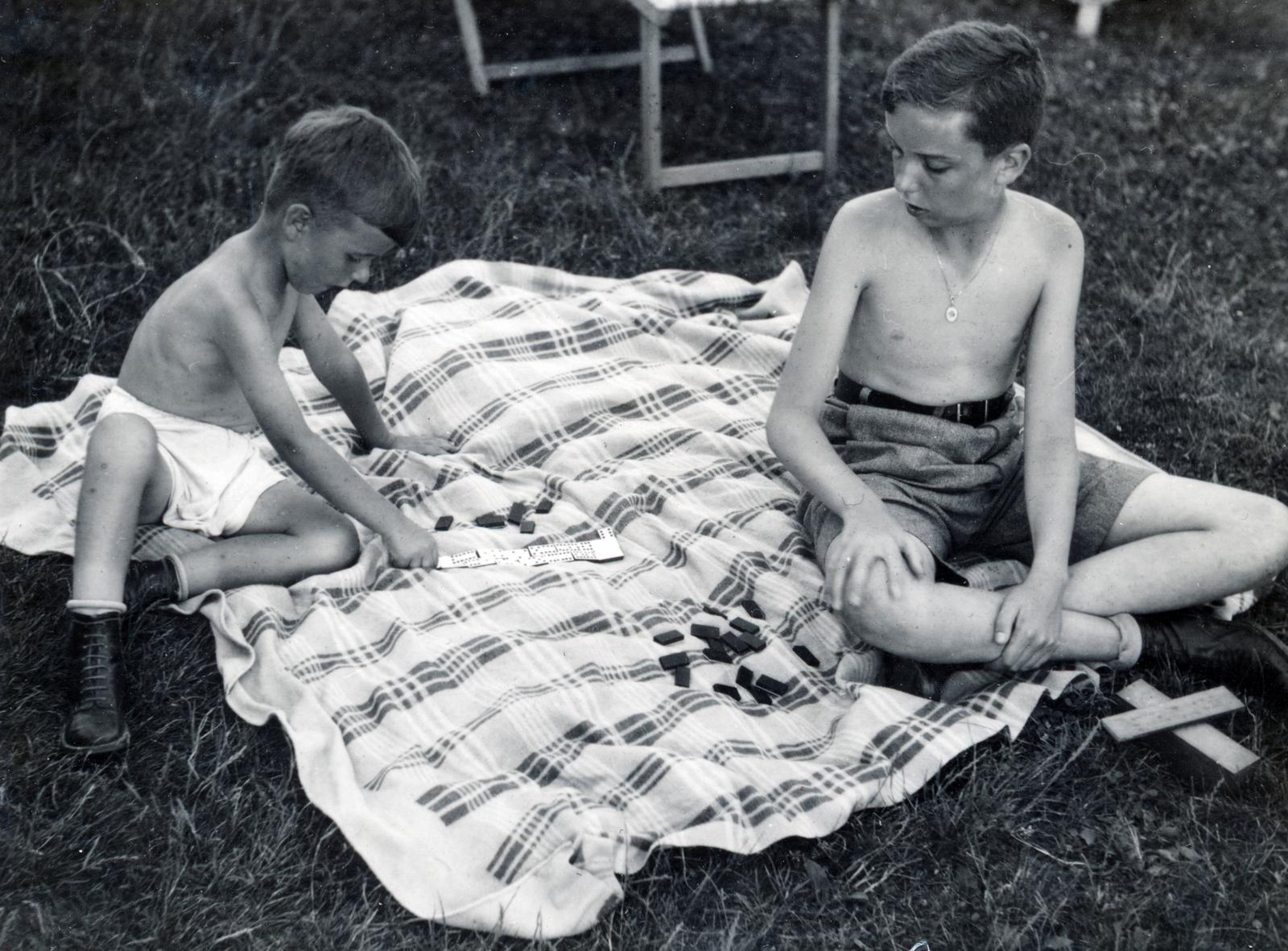 1939, Bor Dezső, playing domino, plaid, Fortepan #231764