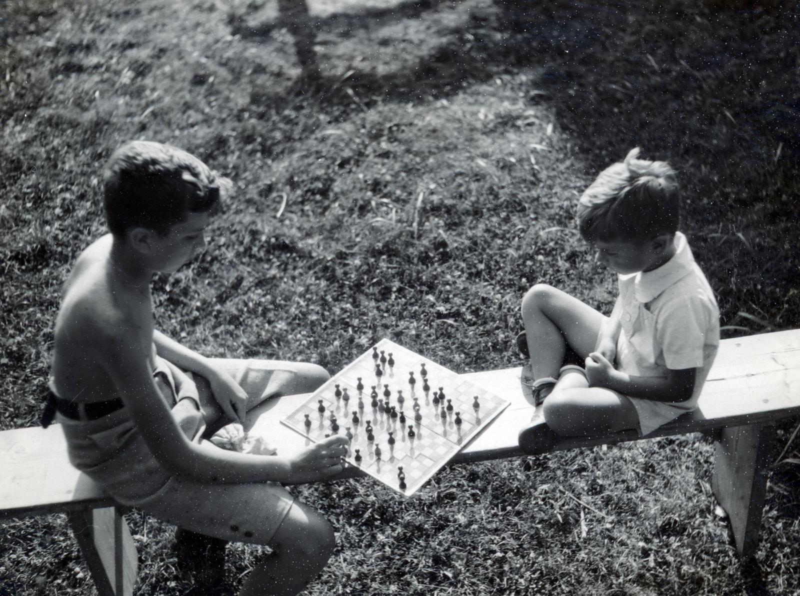 1939, Bor Dezső, bench, board game, Fortepan #231765