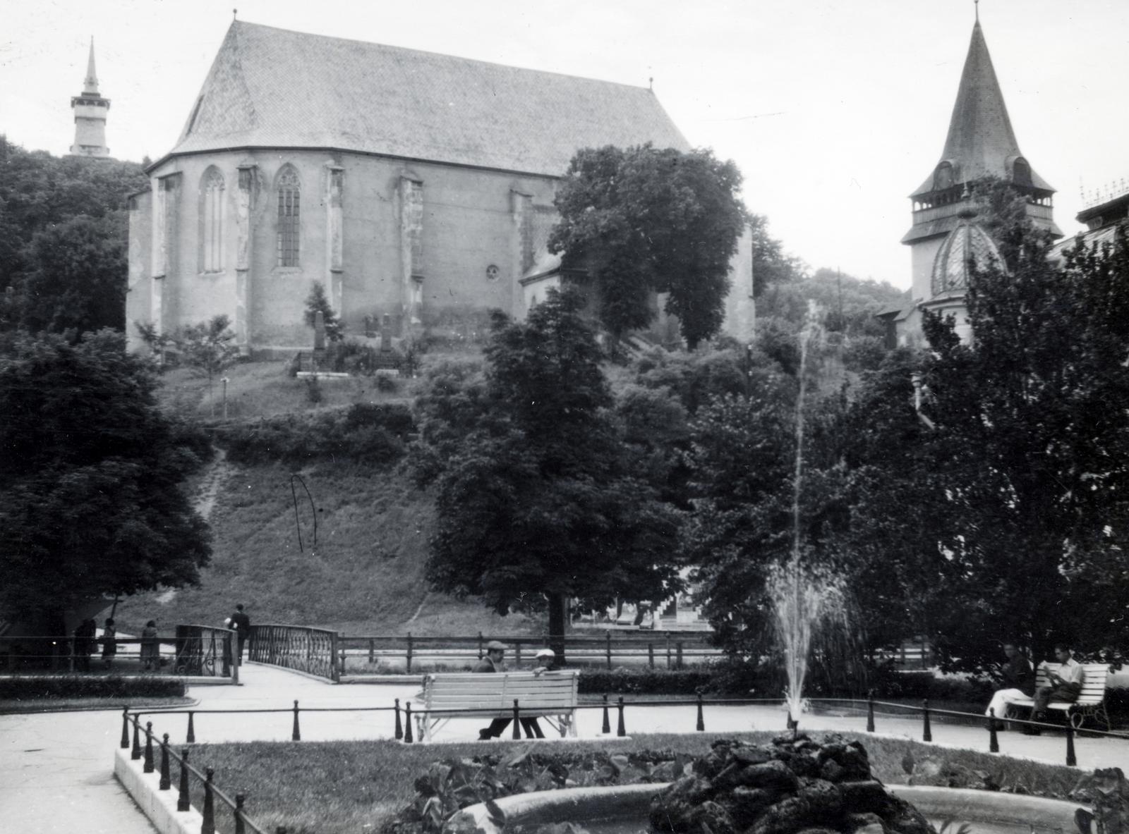 Hungary, Miskolc, Erzsébet-tér, szemben az avasi református templom és harangtornya, felette az avasi Rákóczi kilátó., 1939, Bor Dezső, Fortepan #231773