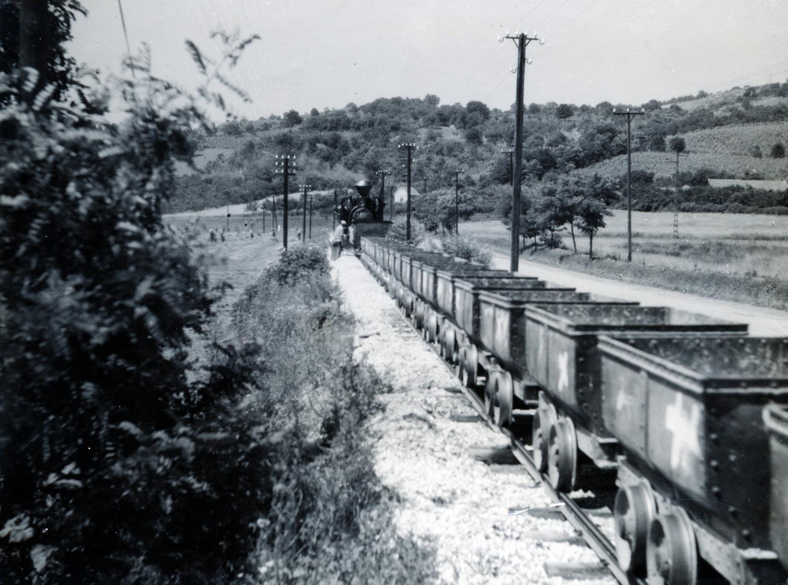 Hungary, Miskolc, a Miskolctapolca (Görömbölytapolca)-i mészkőbánya felé vezető iparvágány a mai Egyetemváros, Egyetem út térségében., 1934, Bor Dezső, railway cart, Fortepan #231777