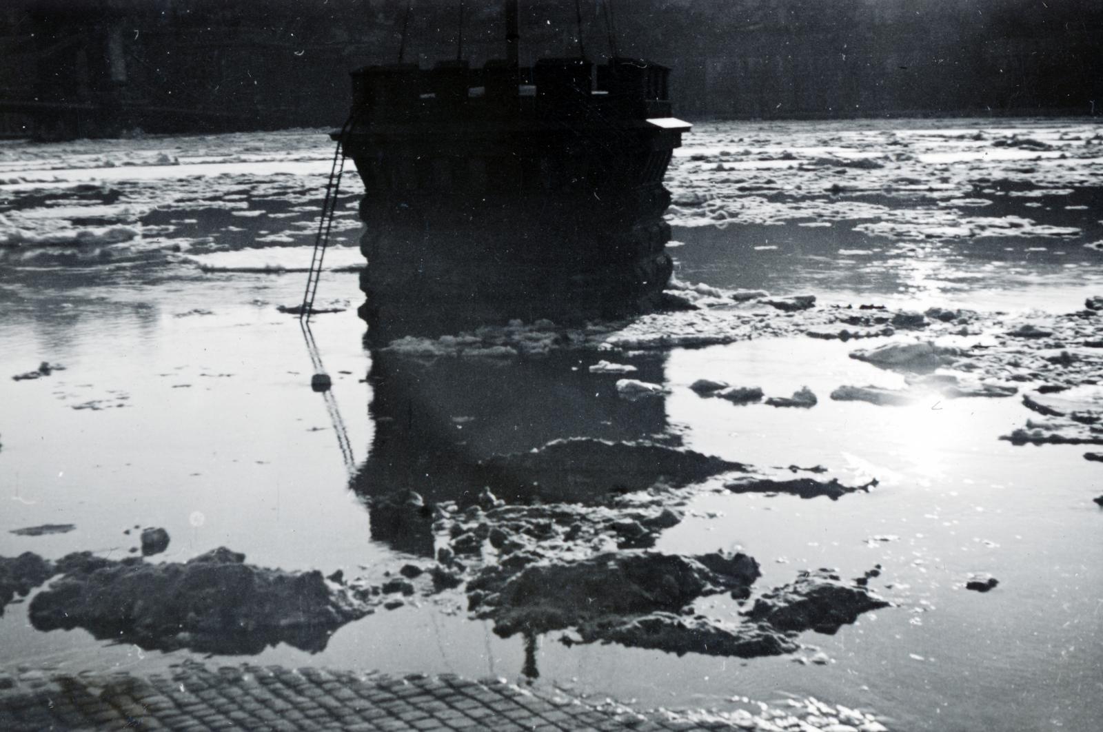 1939, Bor Dezső, ice breaking, reflection, Fortepan #231803