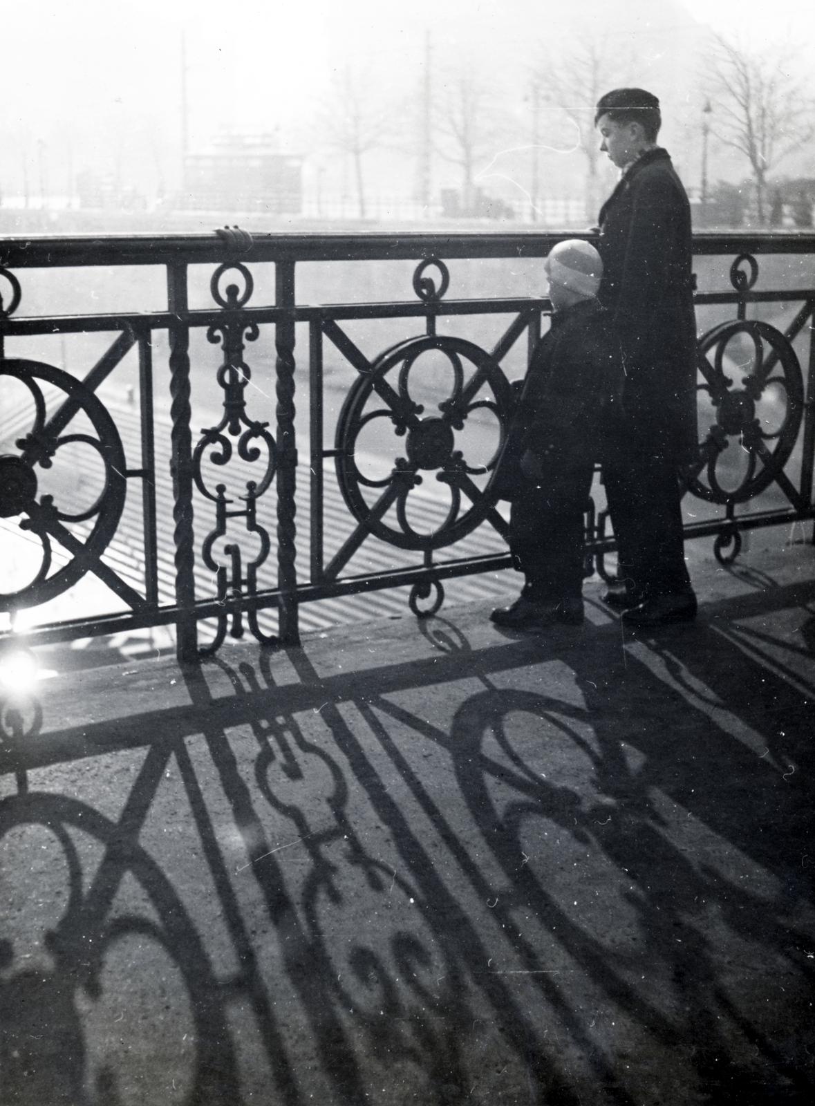 Hungary, Budapest XI., Szabadság (Ferenc József) híd, a felvétel a budai hídfő közelében készült., 1939, Bor Dezső, railing, Budapest, Fortepan #231813