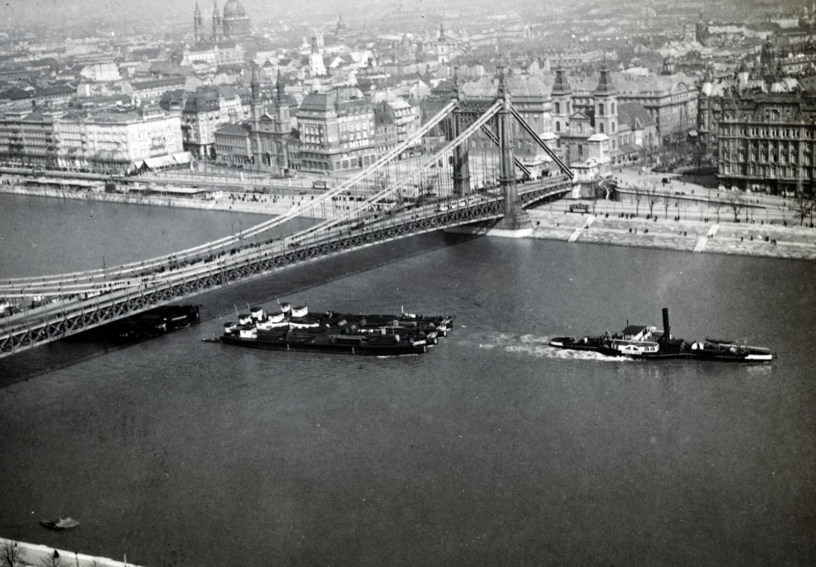 Magyarország, Budapest I.,Budapest V., kilátás a Gellért-hegyről az Erzsébet híd és a pesti Belváros felé., 1937, Bor Dezső, látkép, vontatóhajó, gőzhajó, lapátkerekes hajó, uszály, Budapest, Fortepan #231962