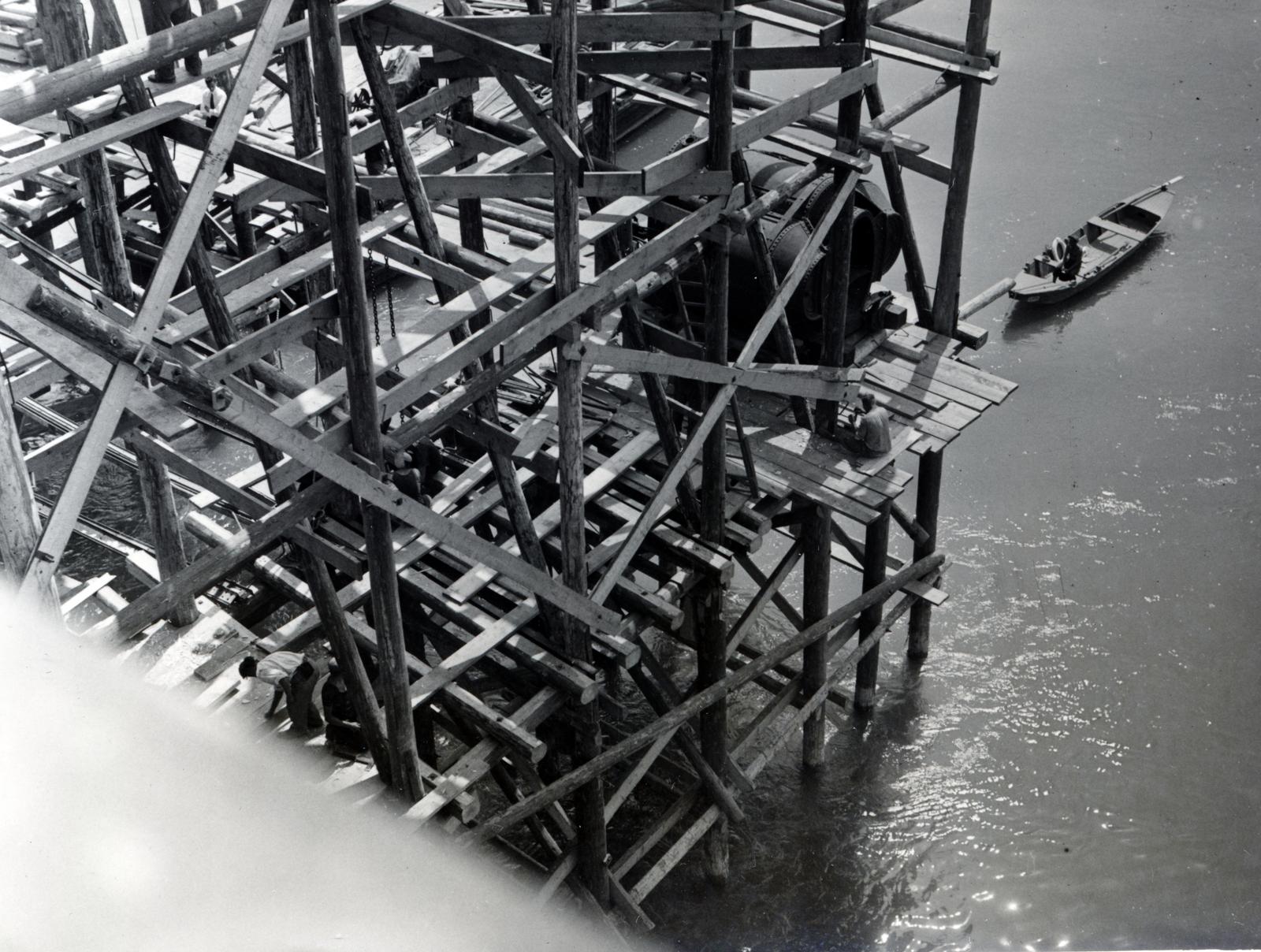Hungary, Budapest V.,Budapest II., a felvétel a Margit híd 1935. és 1937. közötti kiszélesítésekor, átalakításakor készült., 1935, Bor Dezső, scaffolding, Budapest, Fortepan #232055