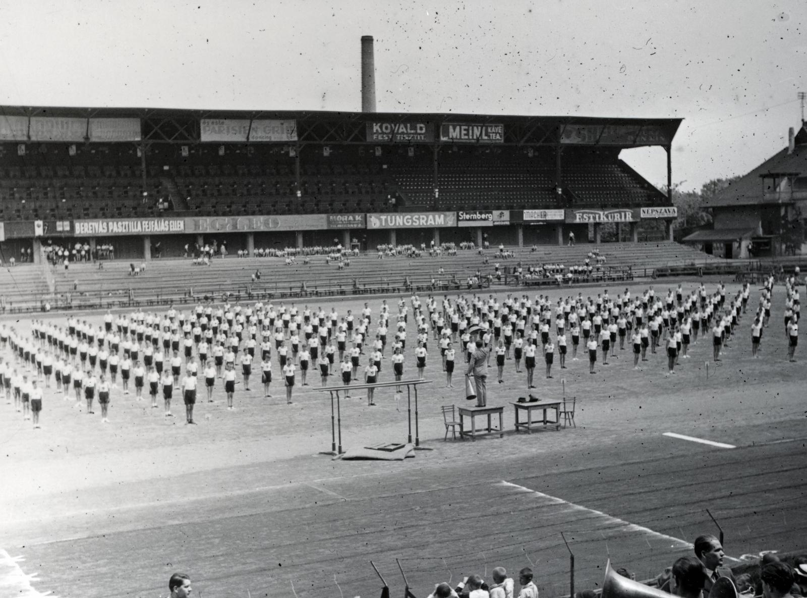 Hungary, Budapest IX., Üllői út, FTC stadion, a B tribün mellett a klubház épülete., 1935, Bor Dezső, Budapest, megaphone, Fortepan #232084