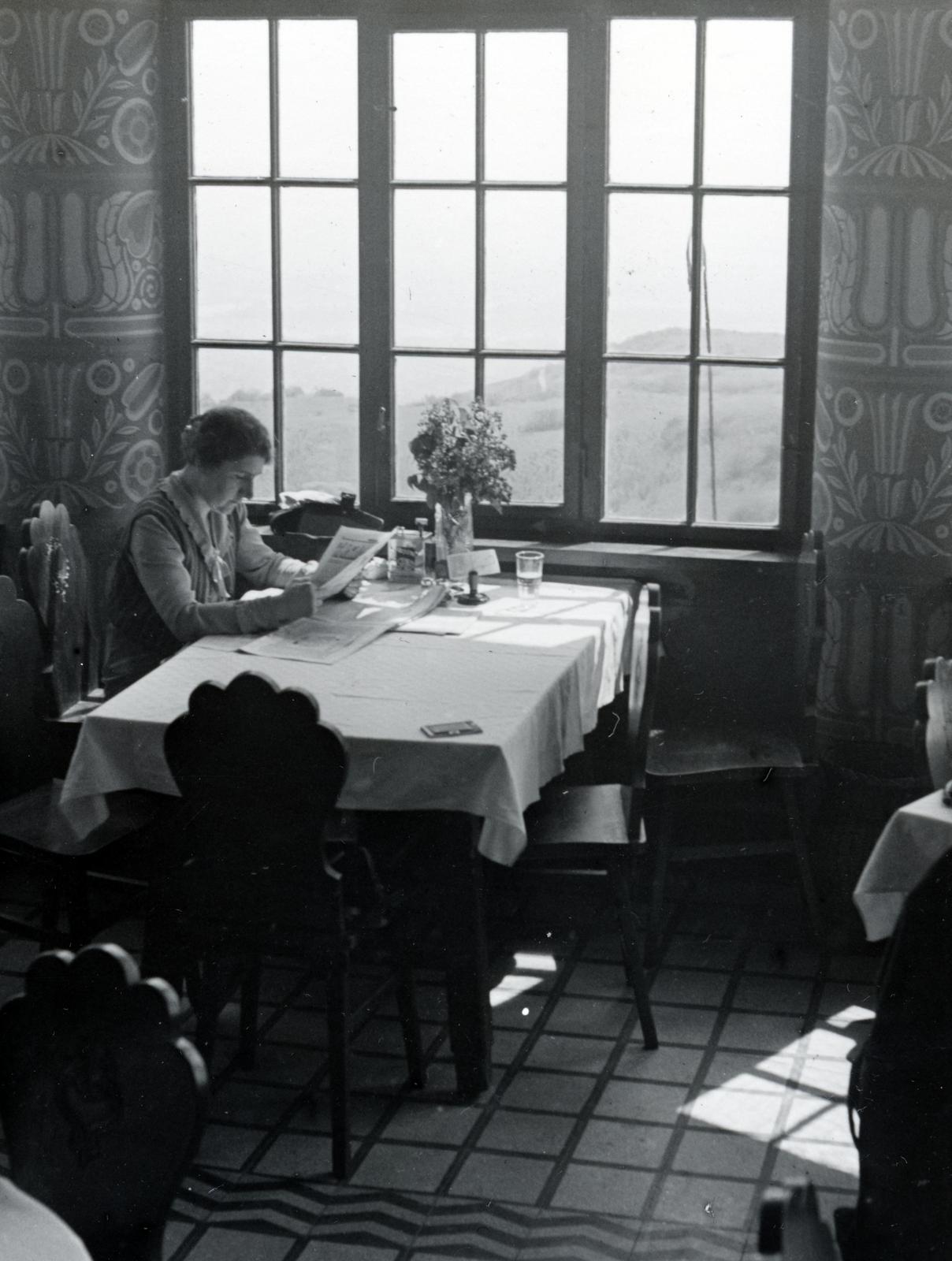 1935, Bor Dezső, olvasás, vendéglő, újság, Fortepan #232085
