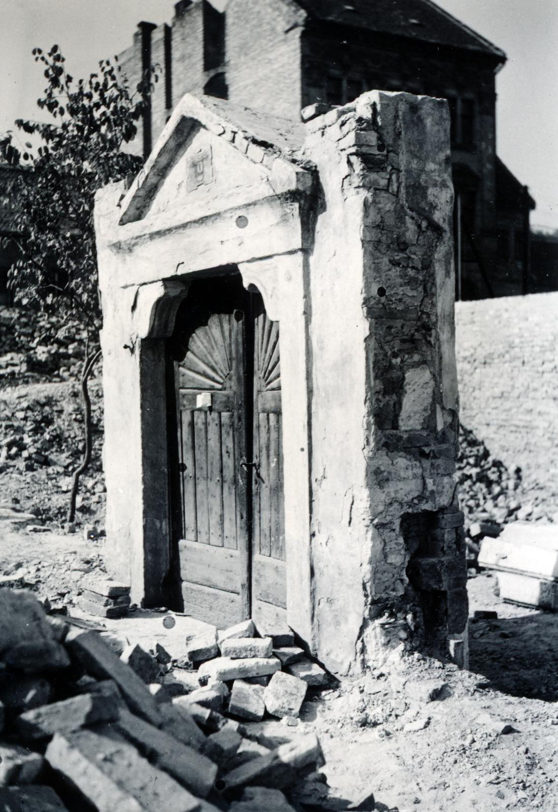 Magyarország, Tabán, Budapest I., a Bocskai / Bocskay tér 2-es számú ház kapuja., 1933, Bor Dezső, Budapest, Fortepan #232116