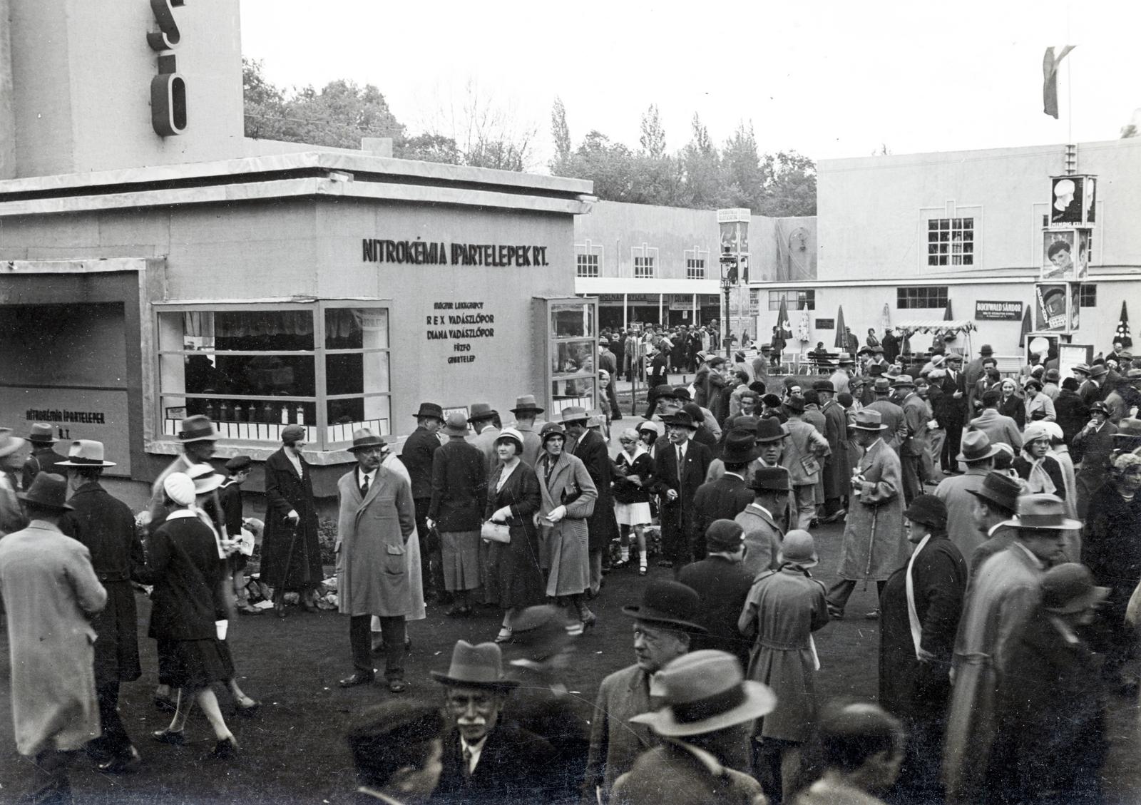 1935, Bor Dezső, Best of, women, fair, men, industrial building, exhibition, audience, industry, Fortepan #232163