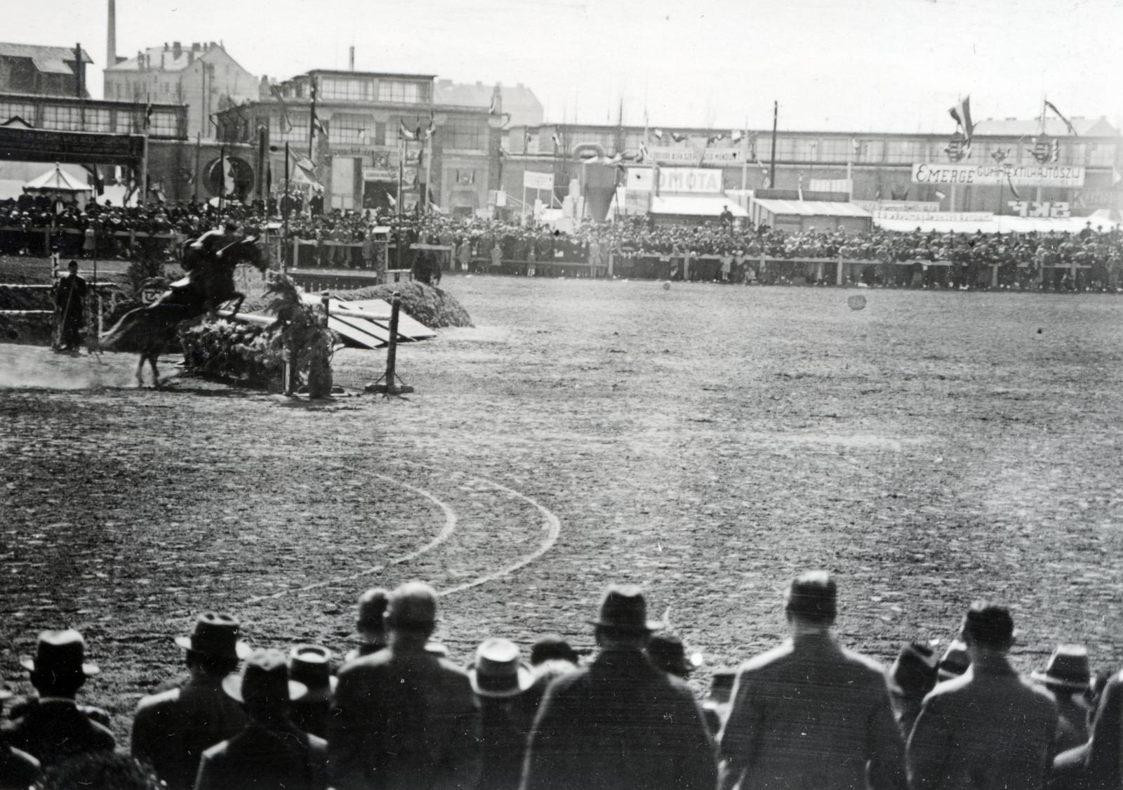 Hungary, Budapest X., Albertirsai út, a Mezőgazdasági kiállítás lovaspályája., 1934, Bor Dezső, horse race, Budapest, Fortepan #232193