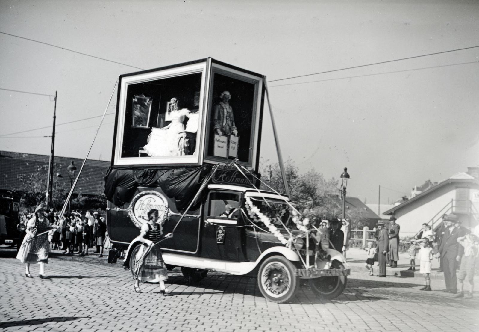 1933, Bor Dezső, Best of, mutatványos, népviselet, sokadalom, jelmez, bámészkodás, pódiumautó, Fortepan #232228