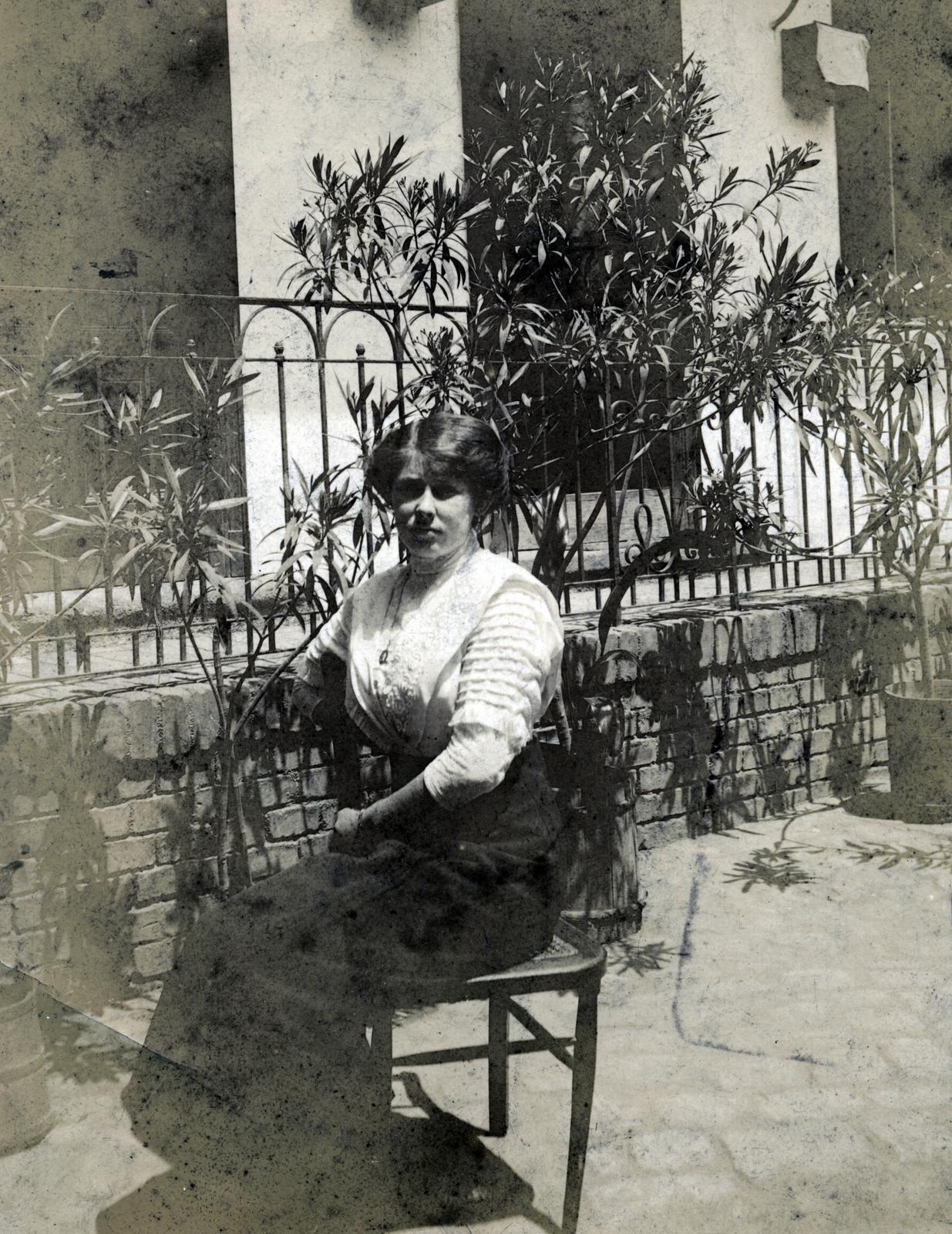 1911, Liszkay Cecília, lady, sitting, shadow, oleander, Fortepan #232323