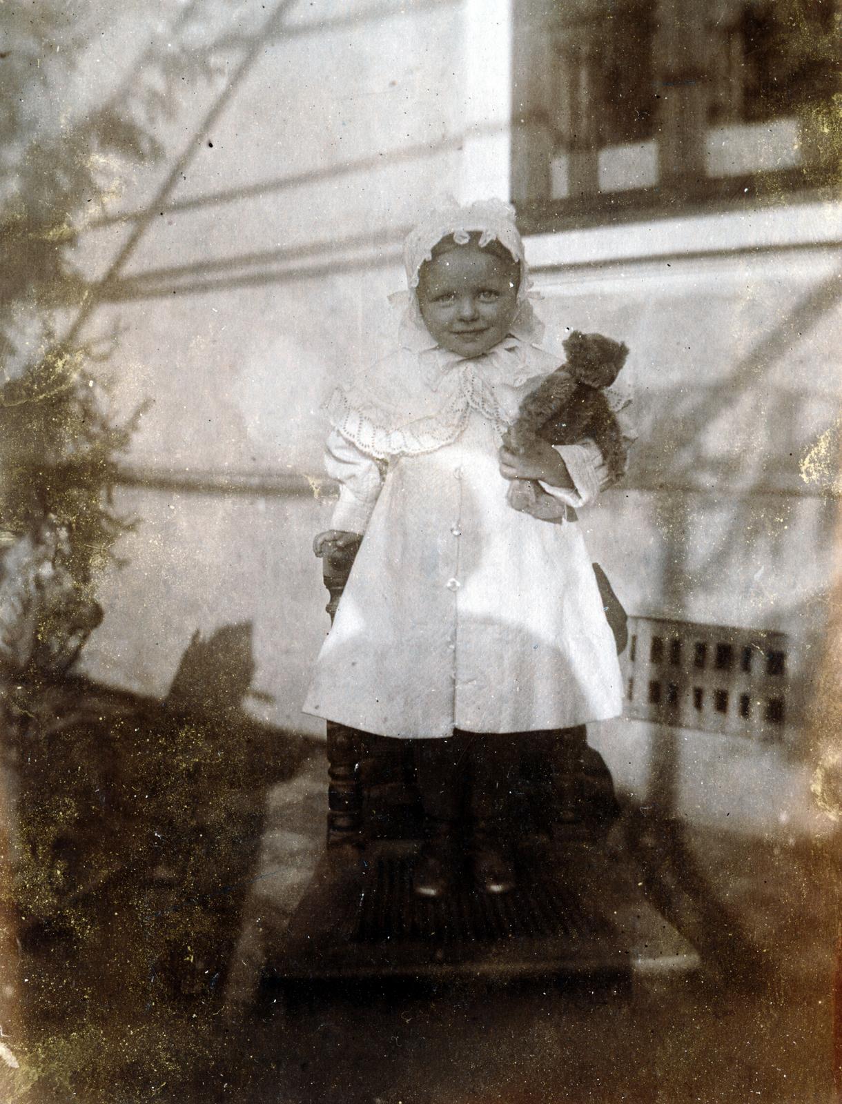 1931, Hajtman Ágnes, teddy bear, white dress, girl, Fortepan #232340