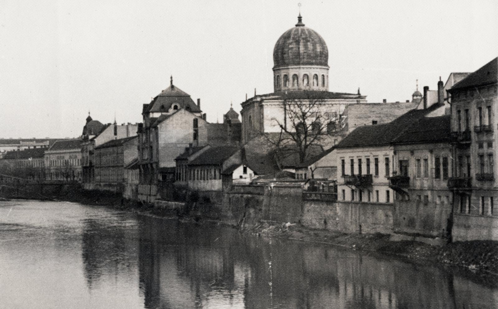 Románia,Erdély, Nagyvárad, a Sebes-Körös a Szent László hídtól a Garasos híd felé nézve, középen a neológ zsinagóga., 1958, Virány László, Fortepan #232499