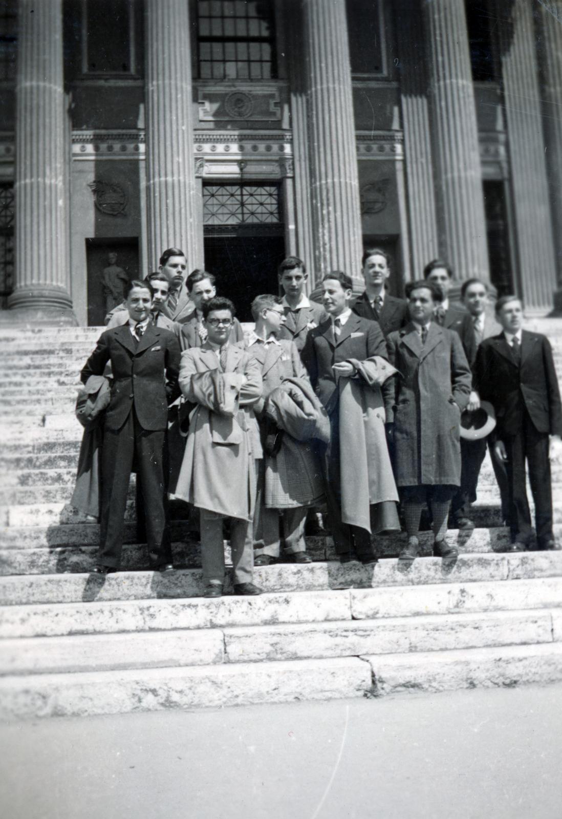 Hungary, Szeged, a felvétel Móra Ferenc Múzeum lépcsőjén készült., 1935, Gara Andor, Fortepan #232590