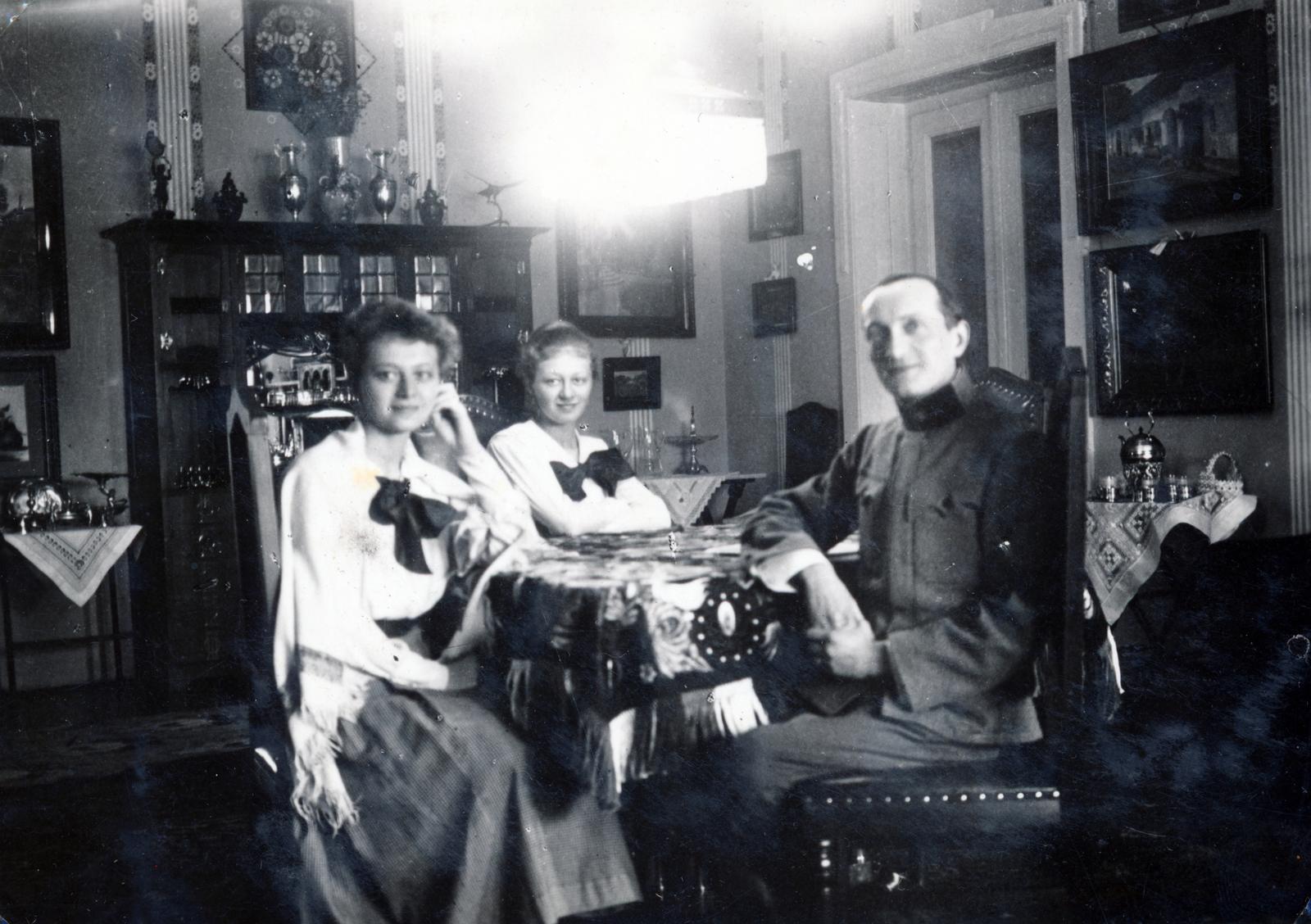 1916, Aczél Frigyes, backlight, painting, prop up on elbows, uniform, Fortepan #232690