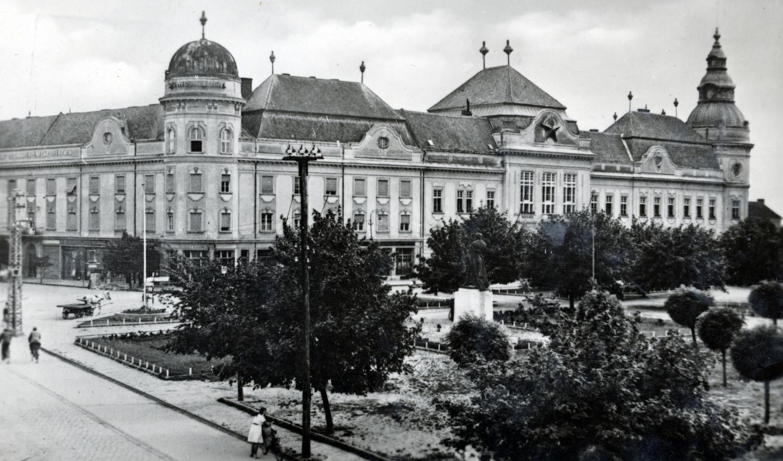 Hungary, Szentes, Erzsébet tér, Városháza., 1955, Aczél Frigyes, Fortepan #232732