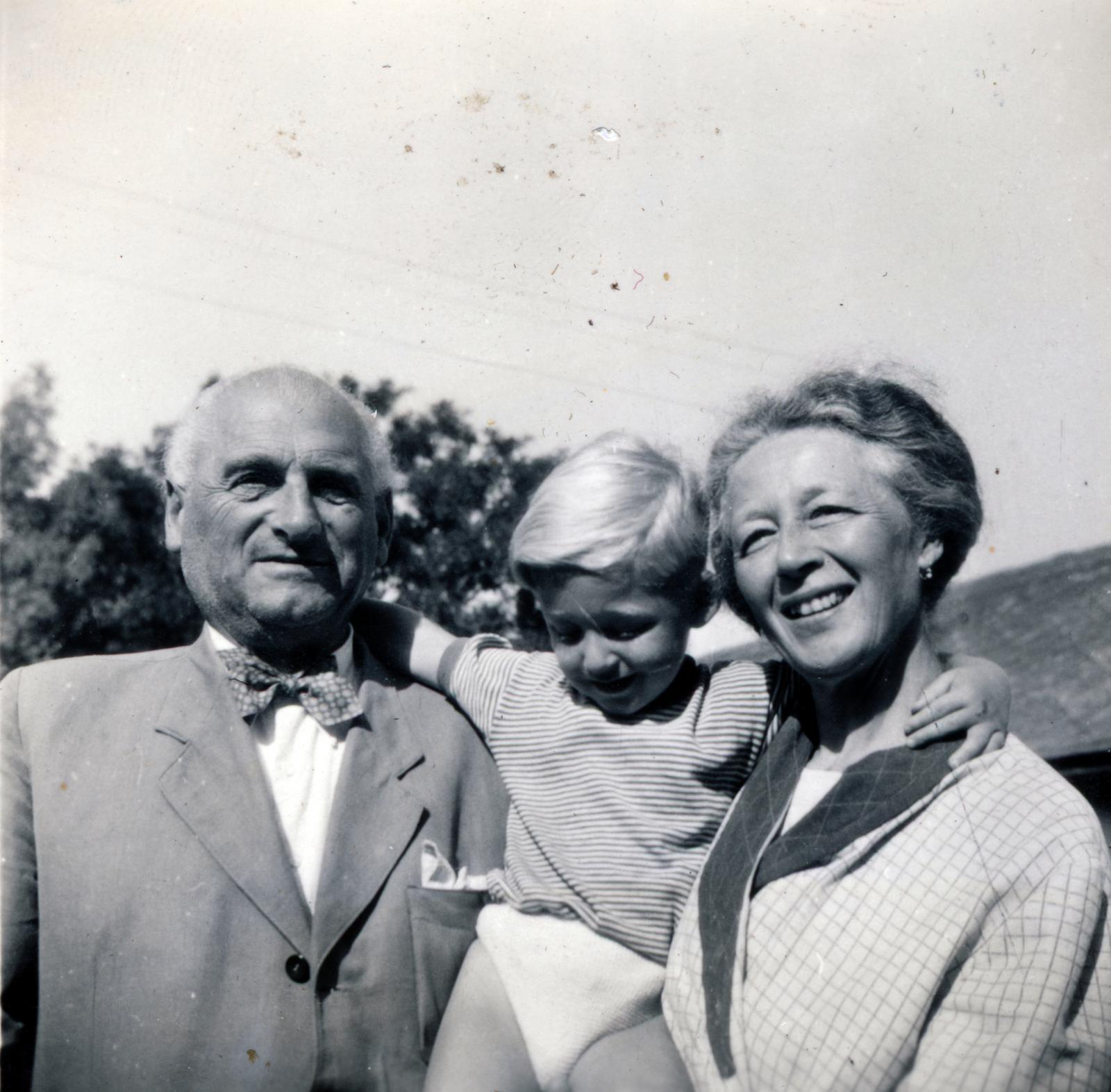 1956, Aczél Frigyes, grandparent, three people, Fortepan #232740