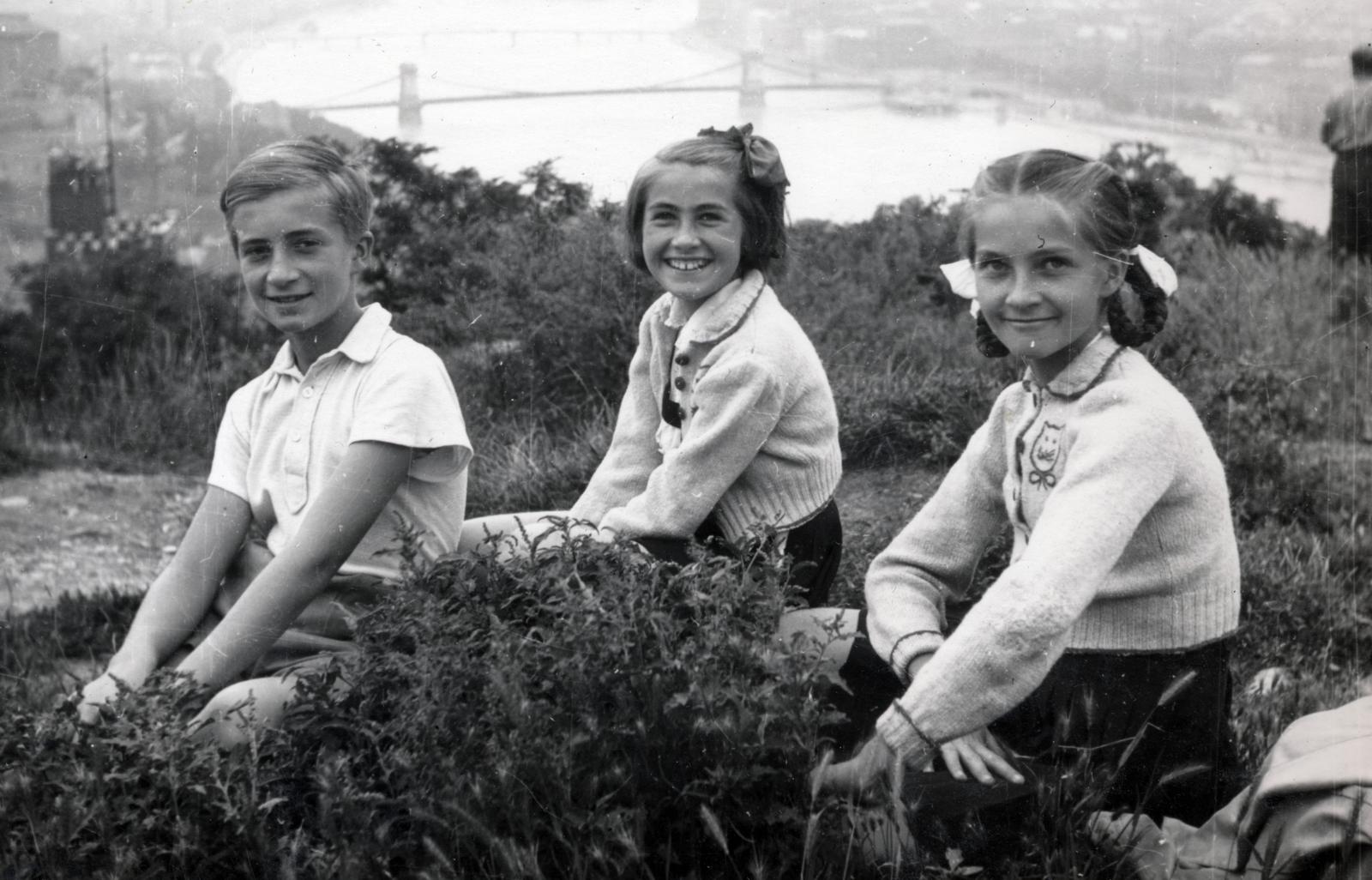1953, Aczél Frigyes, kids, smile, three people, hairdo, Fortepan #232743