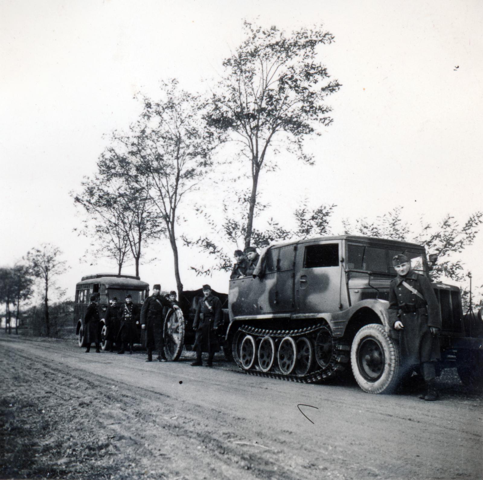 1940, Tordai György, artillery, ambulance, Fortepan #232796
