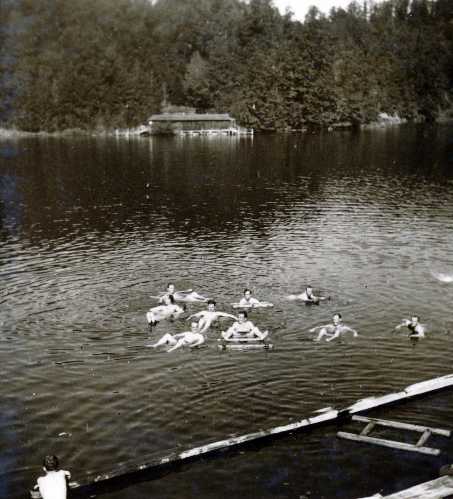 Romania,Transylvania, Sovata, Szovátafürdő, Medve-tó., 1940, Tordai György, bathing, lake, Fortepan #232828