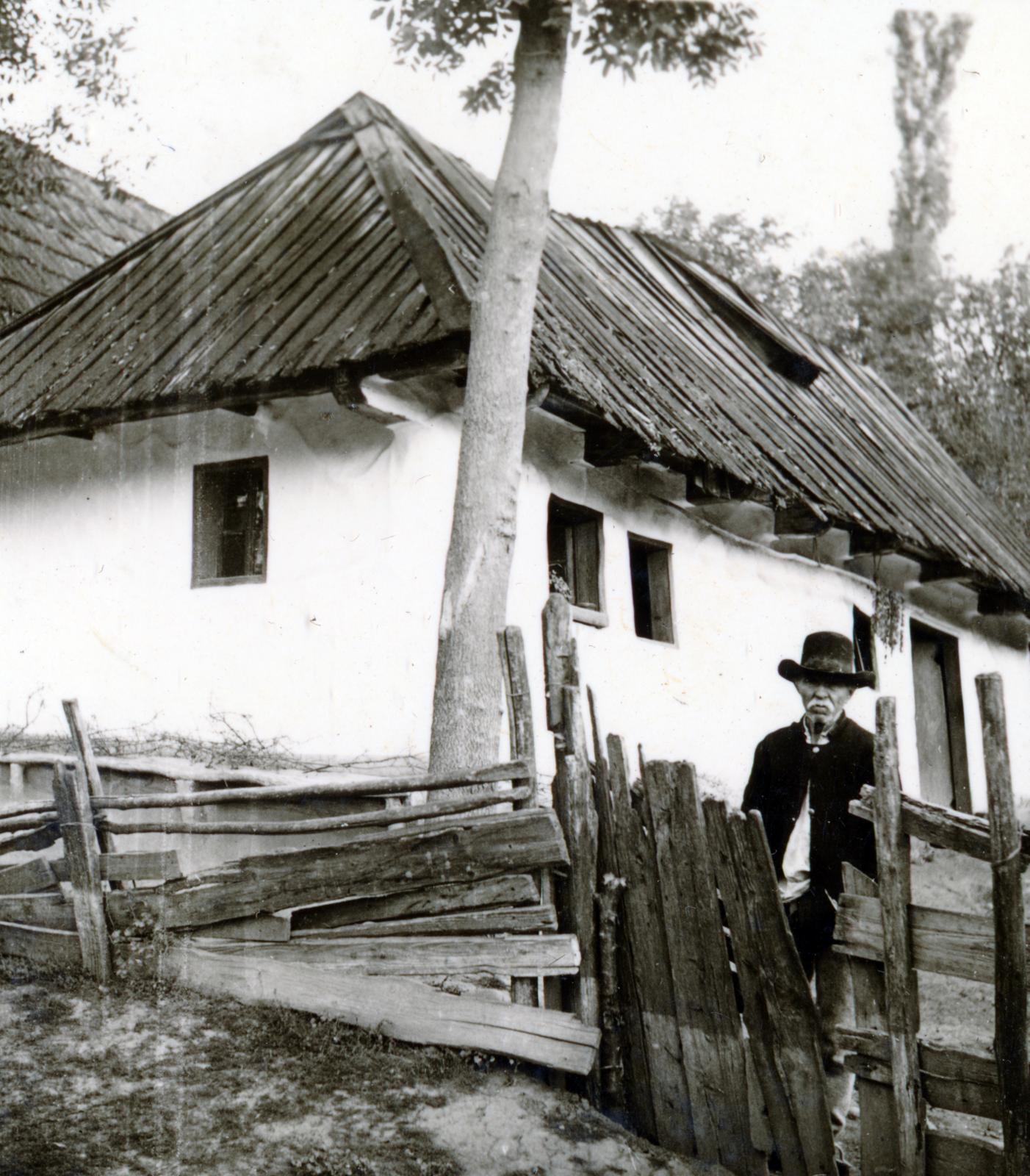 1940, Tordai György, idős ember, paraszt, népi építészet, parasztház, deszka, Fortepan #232848