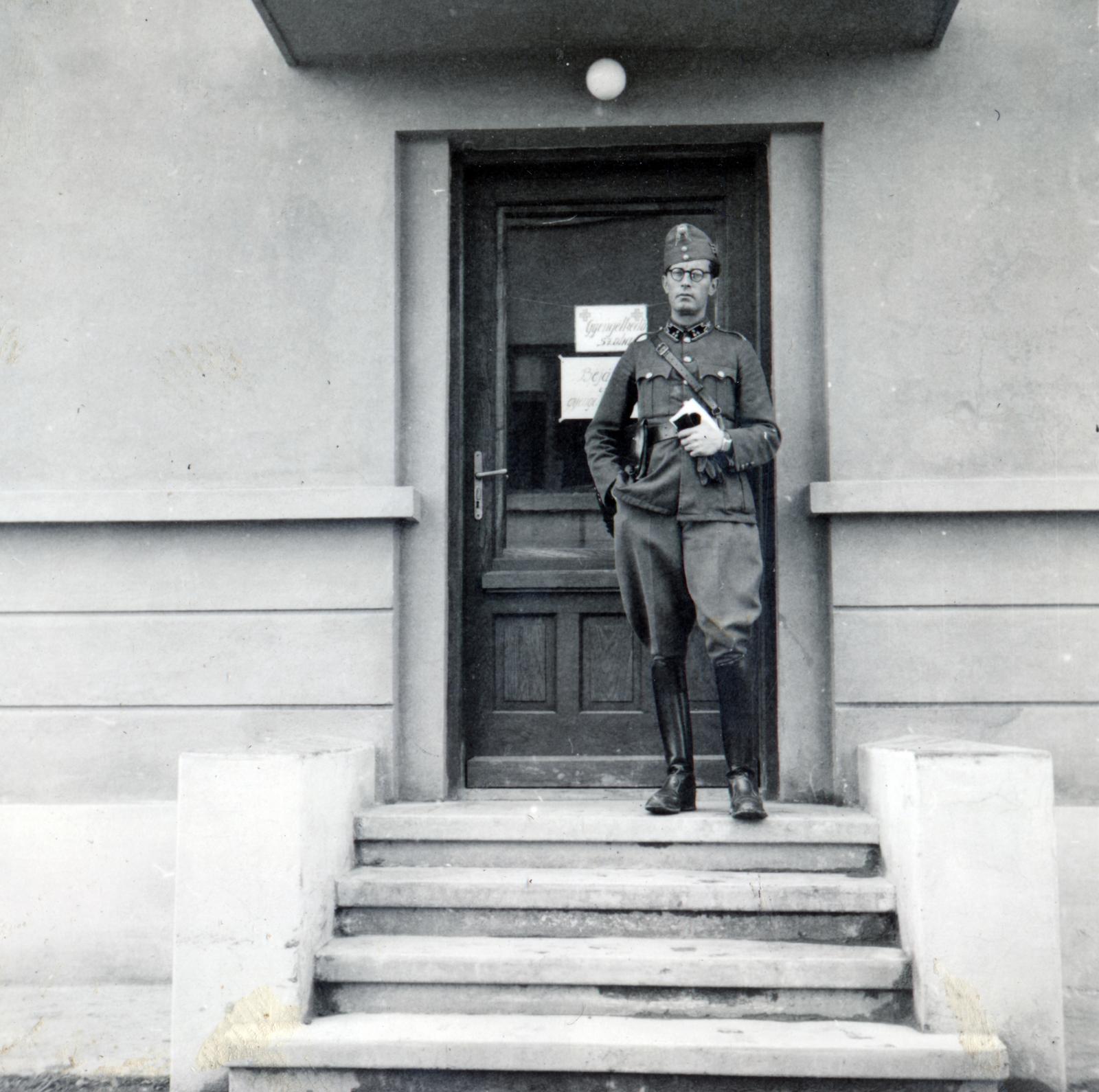 1940, Tordai György, standing in door, Hungarian soldier, Fortepan #232869
