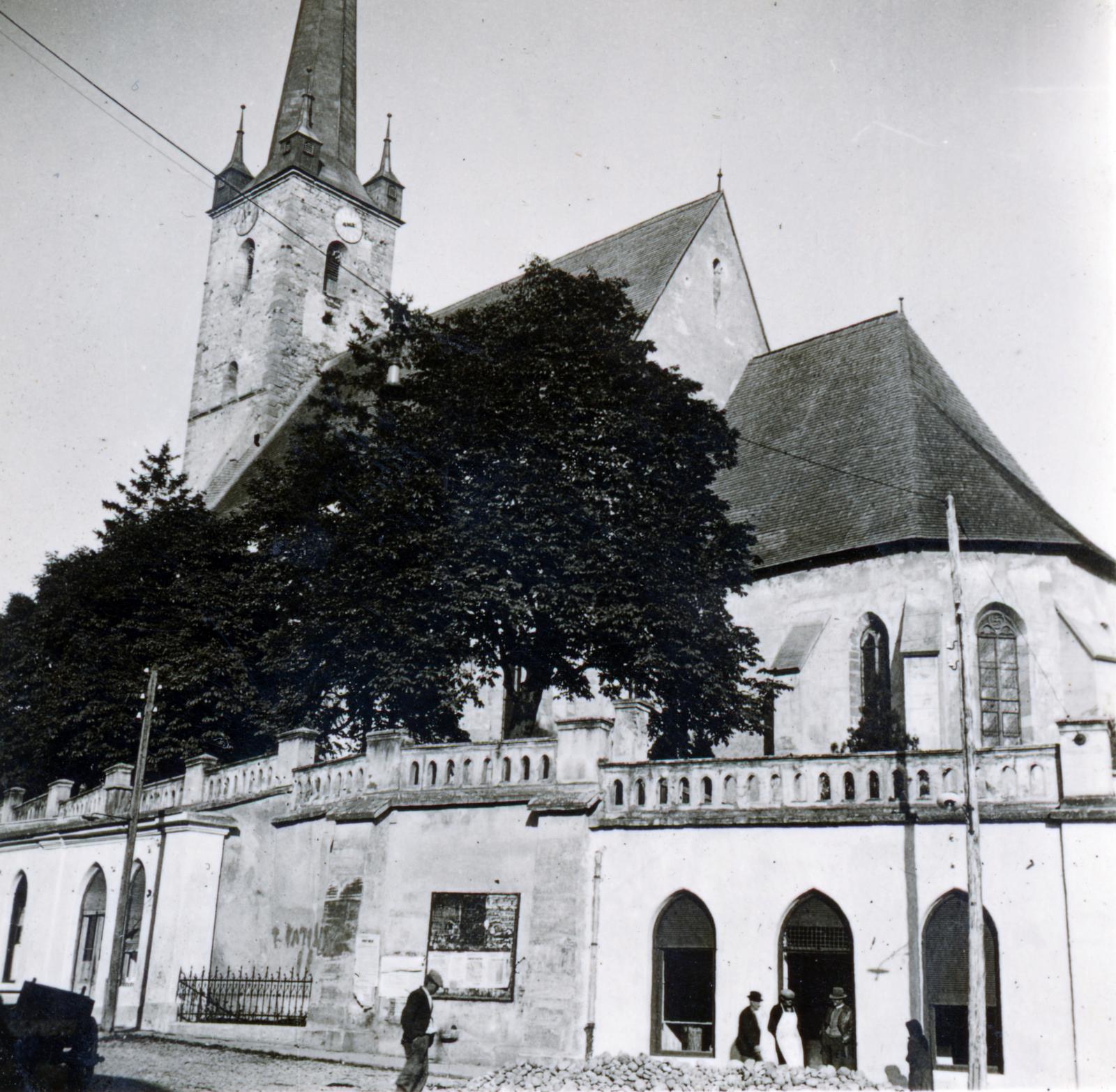 Románia,Erdély, Dés, a felvétel a református templom mögötti parknál, a magyar csapatok bevonulása idején készült., 1940, Tordai György, Fortepan #232876