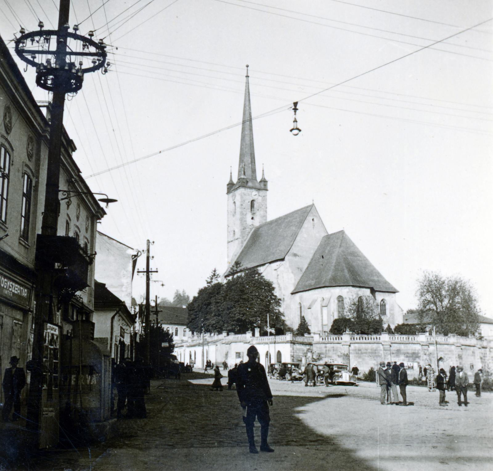 Románia,Erdély, Dés, a felvétel a református templom mögötti parknál, a magyar csapatok bevonulása idején készült., 1940, Tordai György, Fortepan #232878