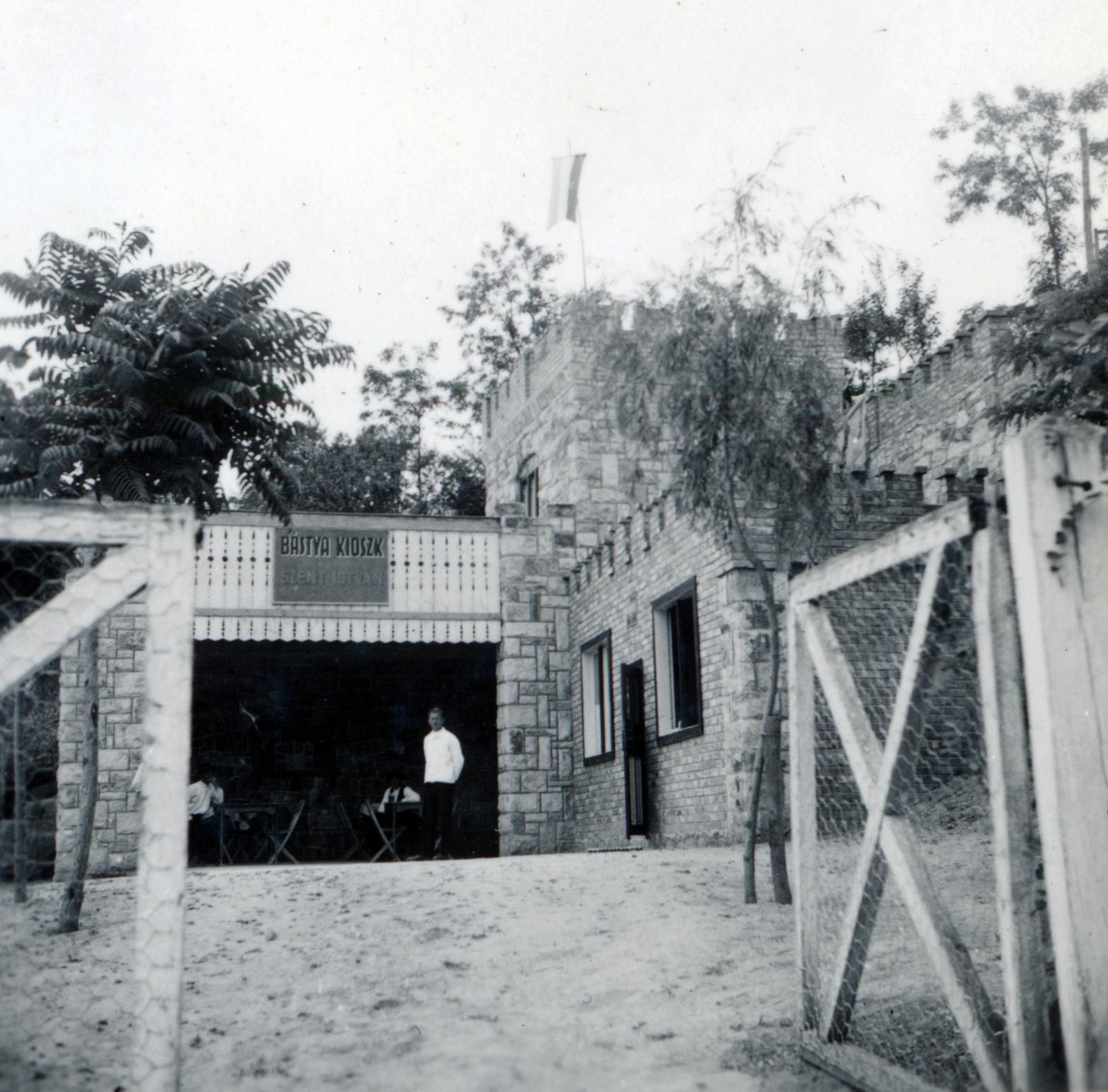 Magyarország, Bánk, Bástya Kioszk a Bánki-tó partján., 1940, Tordai György, Fortepan #232956