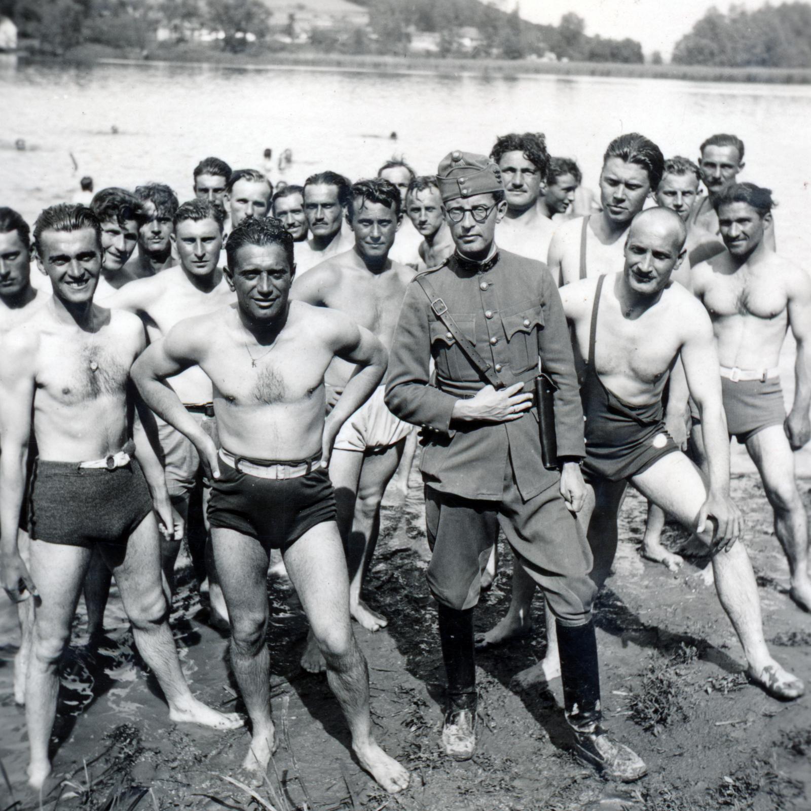 Magyarország, Bánk, strandfürdő a Bánki-tó partján., 1940, Tordai György, Best of, Fortepan #232969