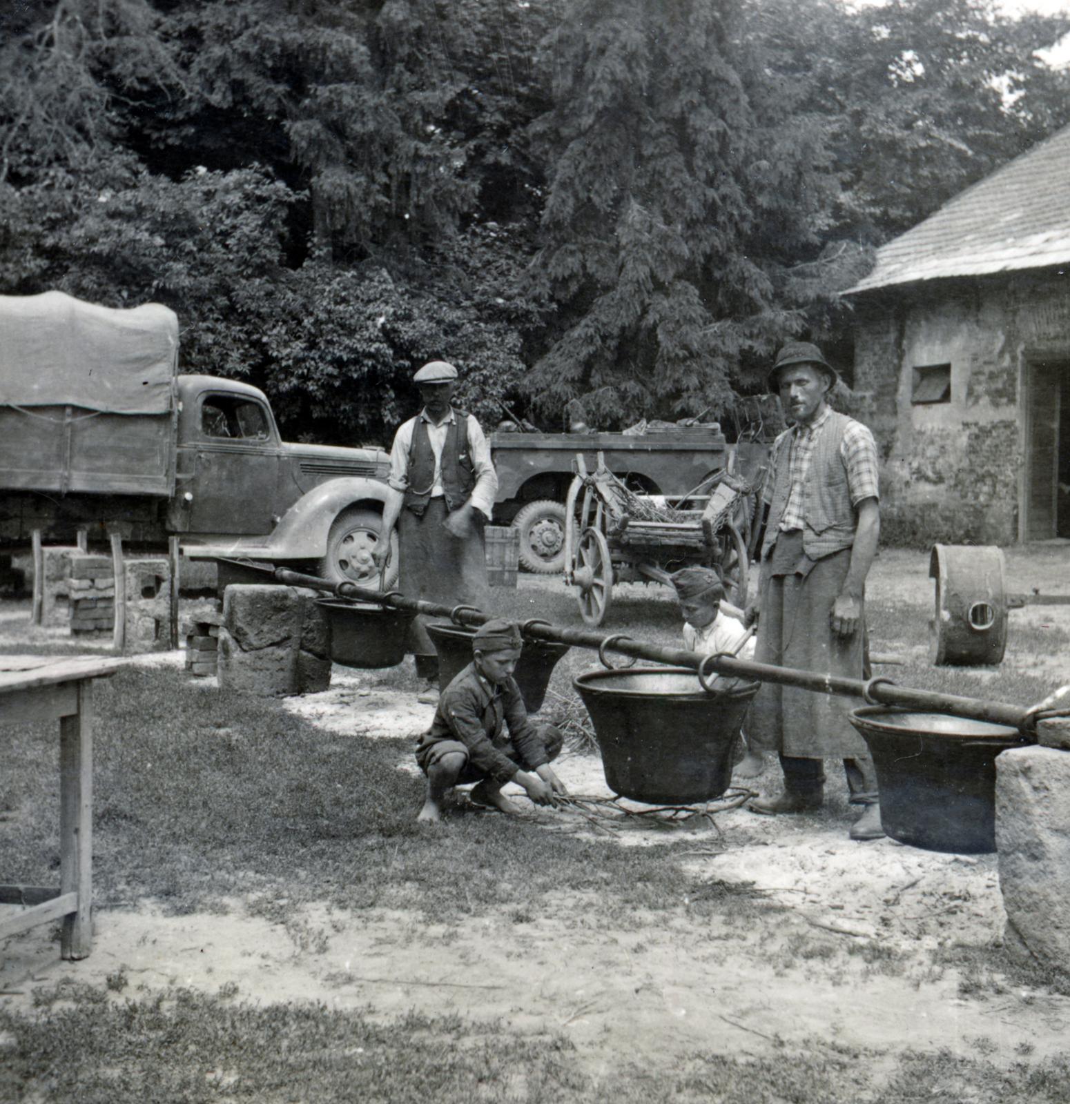 1940, Tordai György, főzés, Ford G917T, bogrács, Rába 38M Botond, Fortepan #232988