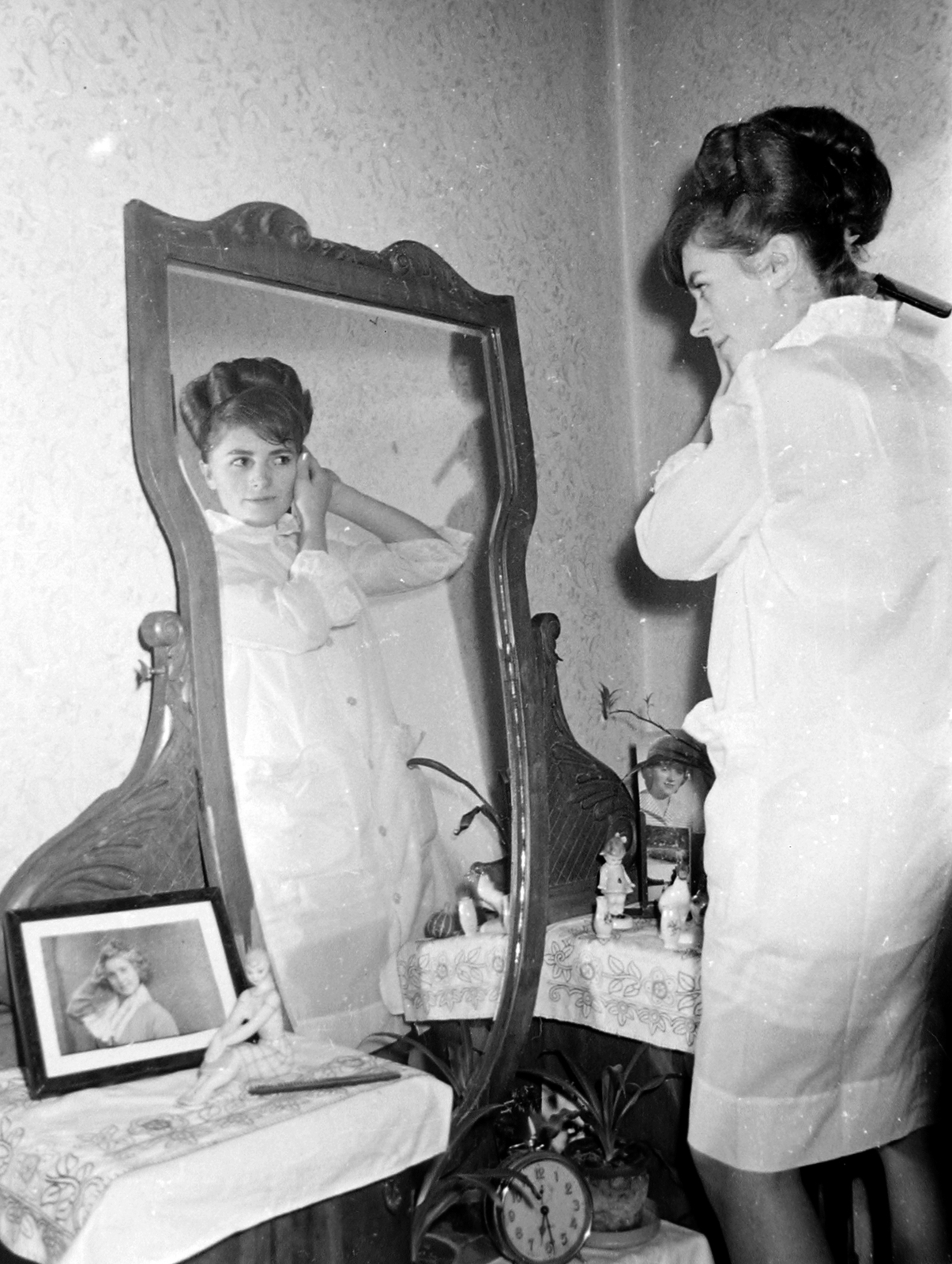 1961, Fortepan, portrait, reflection, watch, mirror, interior, hairdo, lady, negligee, bun, Fortepan #2330