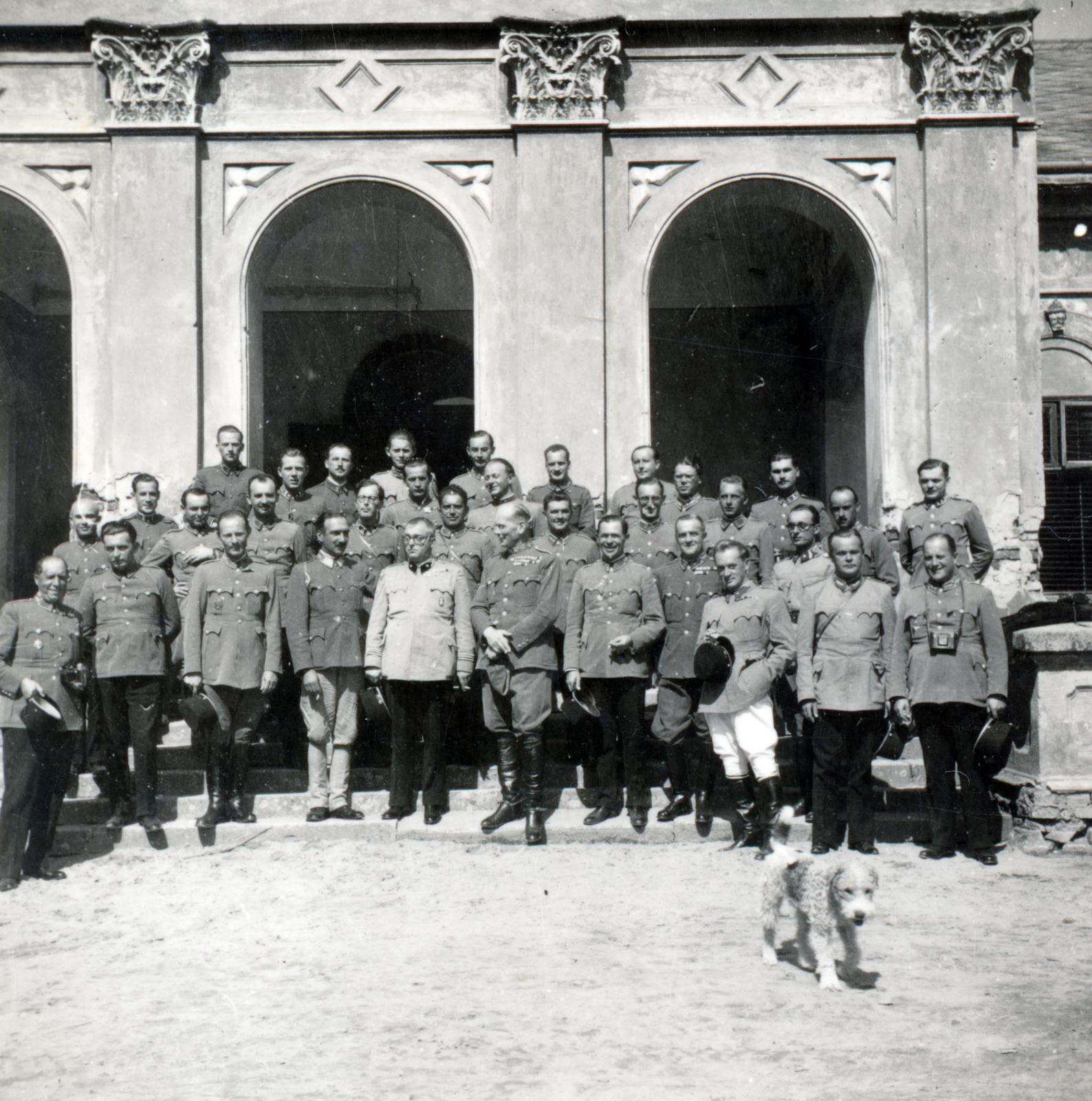 Hungary, a felvétel a Botka-kastély előtt készült., 1940, Tordai György, Fortepan #233076