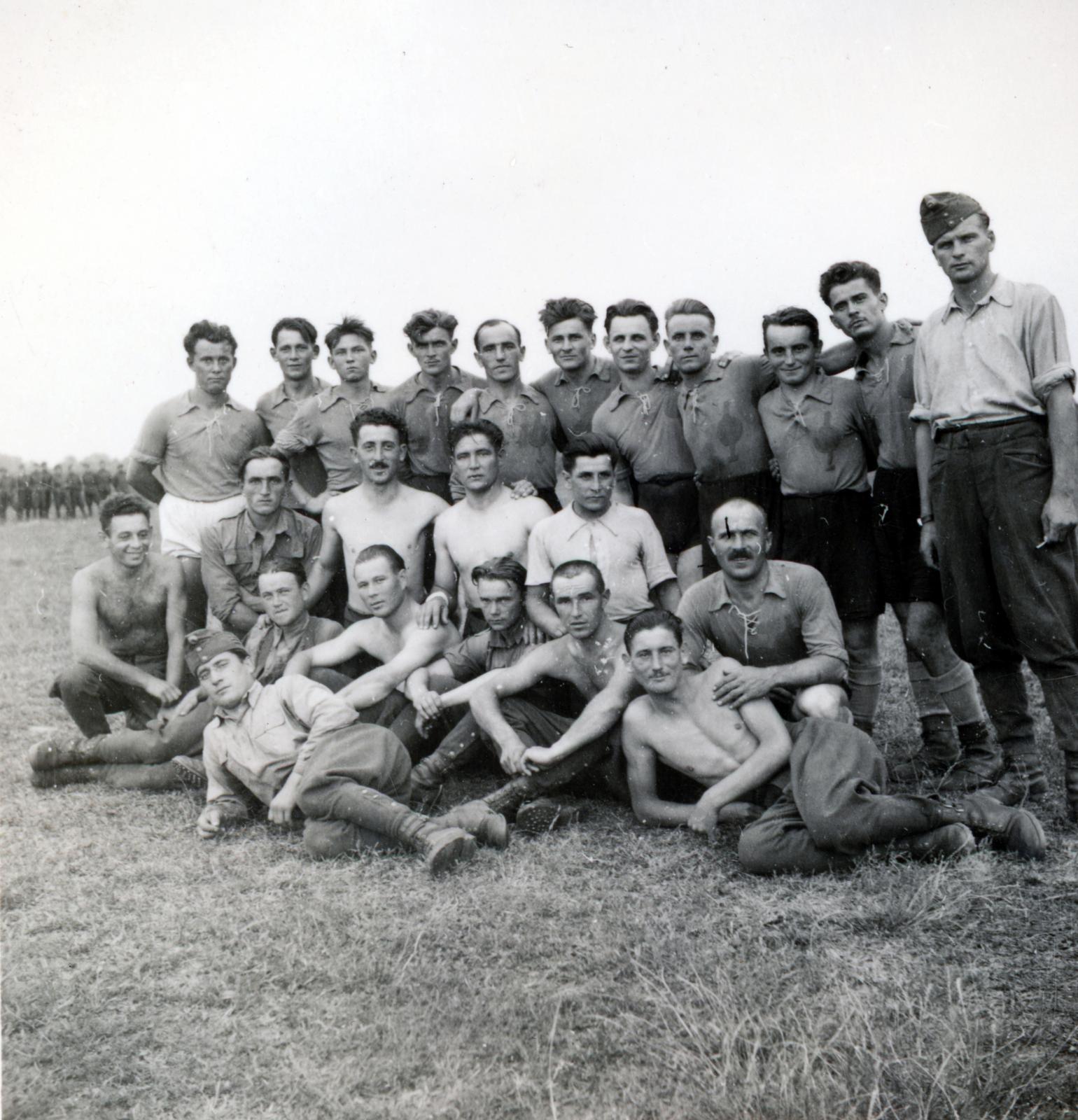 1940, Tordai György, csoportkép, félmeztelen, Fortepan #233082