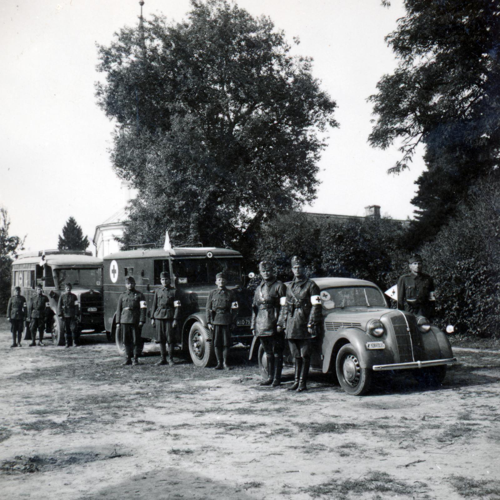 1940, Tordai György, karszalag, mentőautó, Fortepan #233103