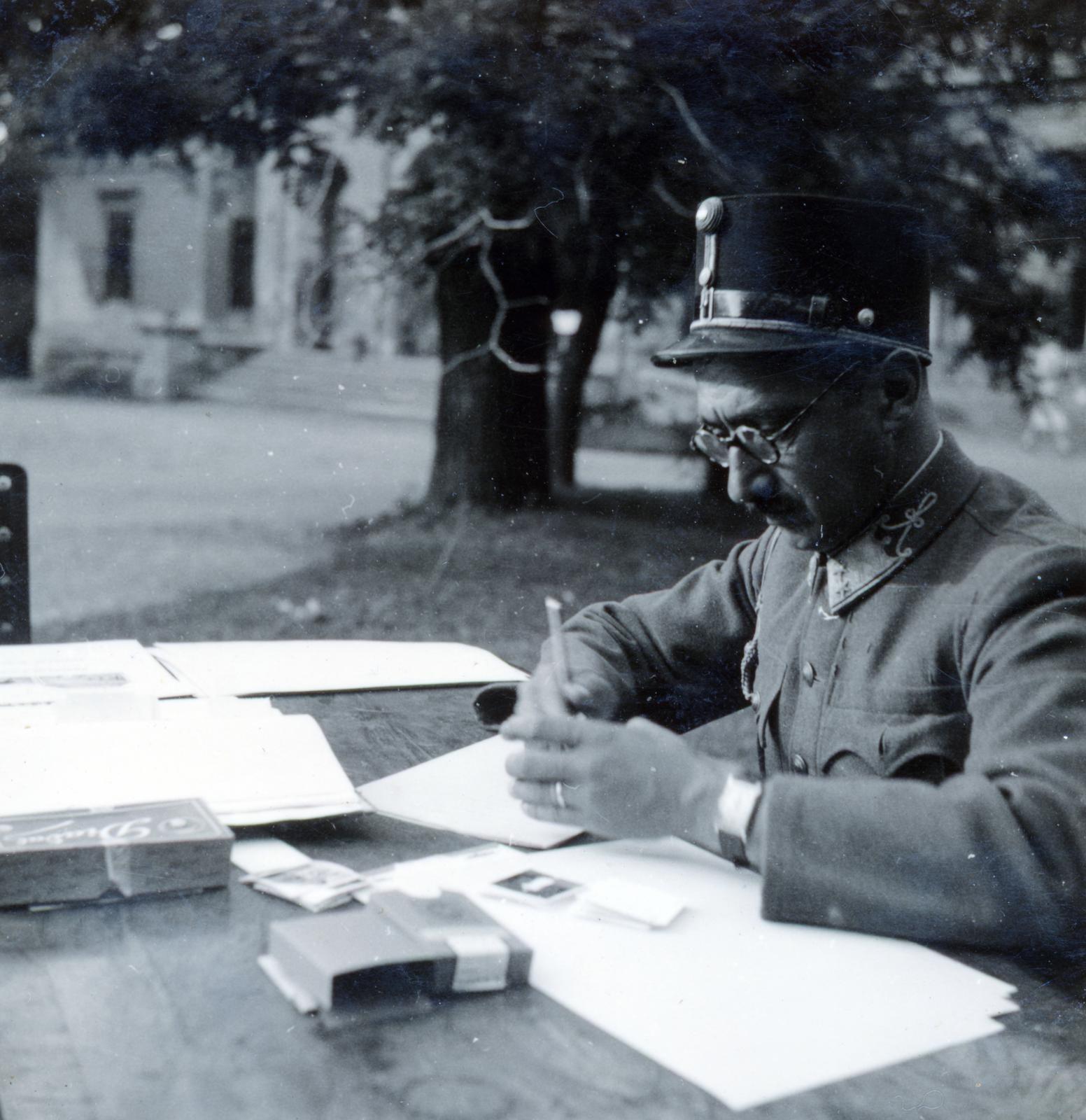 Hungary, a felvétel a Botka-kastély előtt készült., 1940, Tordai György, Fortepan #233105