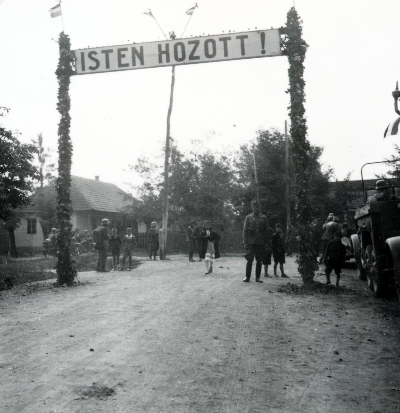 Románia,Erdély, Szinérváralja, a felvétel a magyar csapatok bevonulása idején készült., 1940, Tordai György, Fortepan #233125